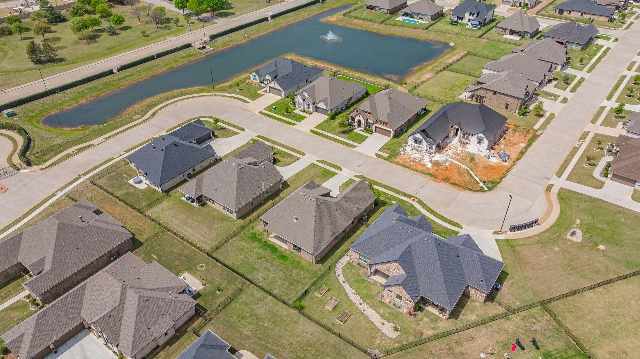 Single Family Residence For Sale in Hood County , 1038 Mickelson Drive, Granbury, Texas 76048, 4 Bedroom, 2 Bathroom, 2 Garage spaces, 2,294 Sqft, built in 2022, mls#21194523, Real Estate Agent in Granbury, Homes For Sale in Hood county, Homes For Sale in Granbury, Realtor in Granbury Texas, Real Estate Brokerage Independent Realty Texas, Luminita Cordes Realtor