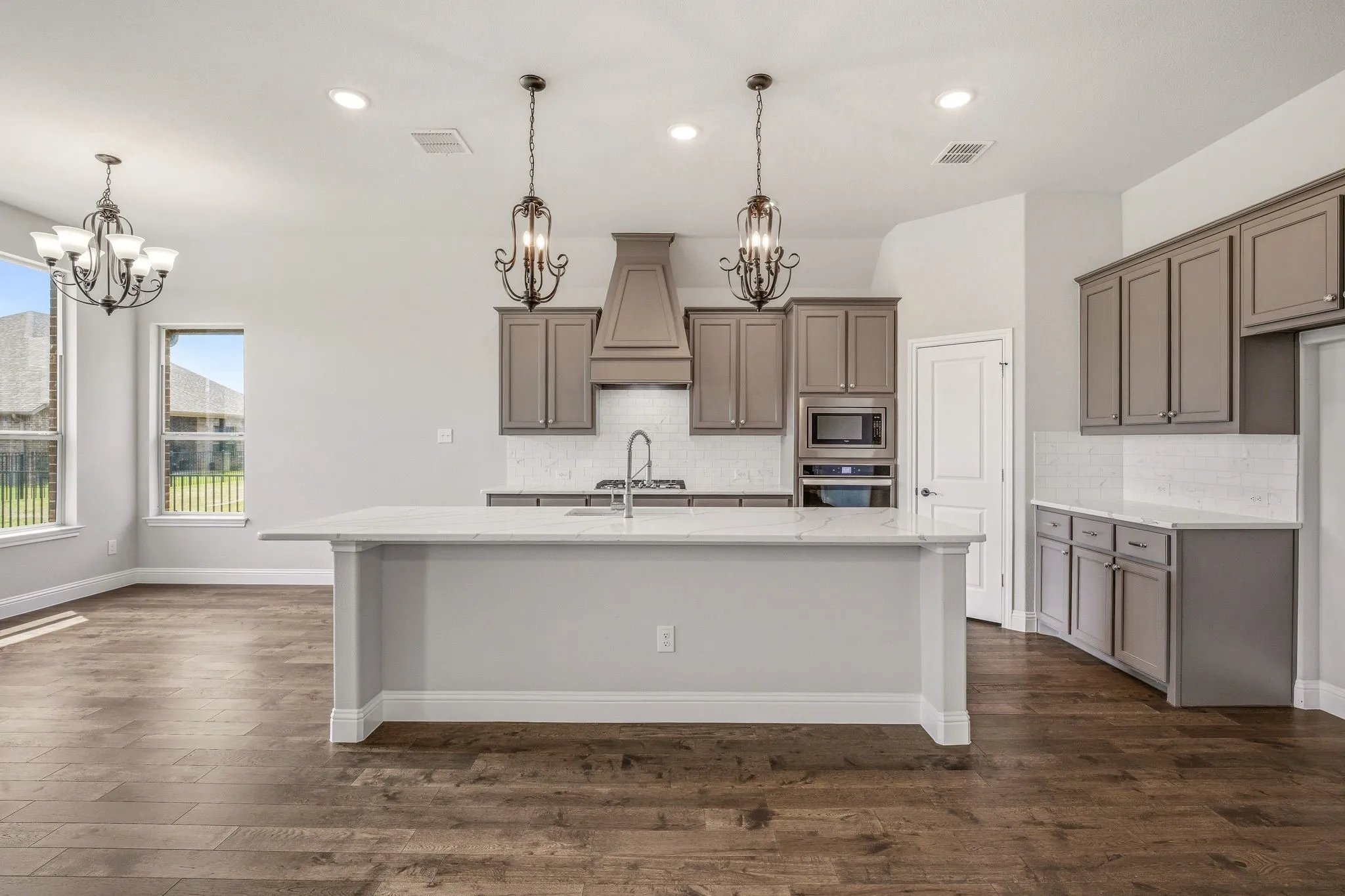 Single Family Residence For Sale in Hood County , 1038 Mickelson Drive, Granbury, Texas 76048, 4 Bedroom, 2 Bathroom, 2 Garage spaces, 2,294 Sqft, built in 2022, mls#21194523, Real Estate Agent in Granbury, Homes For Sale in Hood county, Homes For Sale in Granbury, Realtor in Granbury Texas, Real Estate Brokerage Independent Realty Texas, Luminita Cordes Realtor