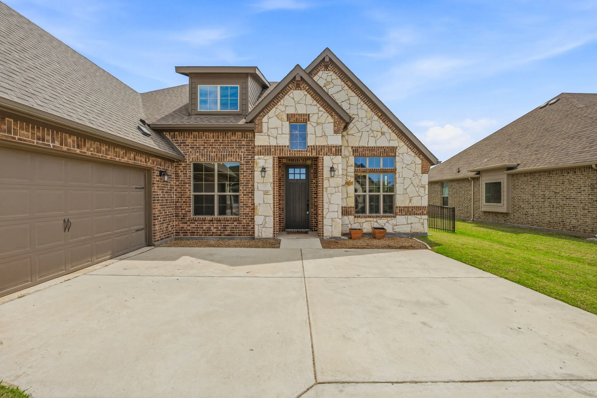 Single Family Residence For Sale in Hood County , 1038 Mickelson Drive, Granbury, Texas 76048, 4 Bedroom, 2 Bathroom, 2 Garage spaces, 2,294 Sqft, built in 2022, mls#21194523, Real Estate Agent in Granbury, Homes For Sale in Hood county, Homes For Sale in Granbury, Realtor in Granbury Texas, Real Estate Brokerage Independent Realty Texas, Luminita Cordes Realtor