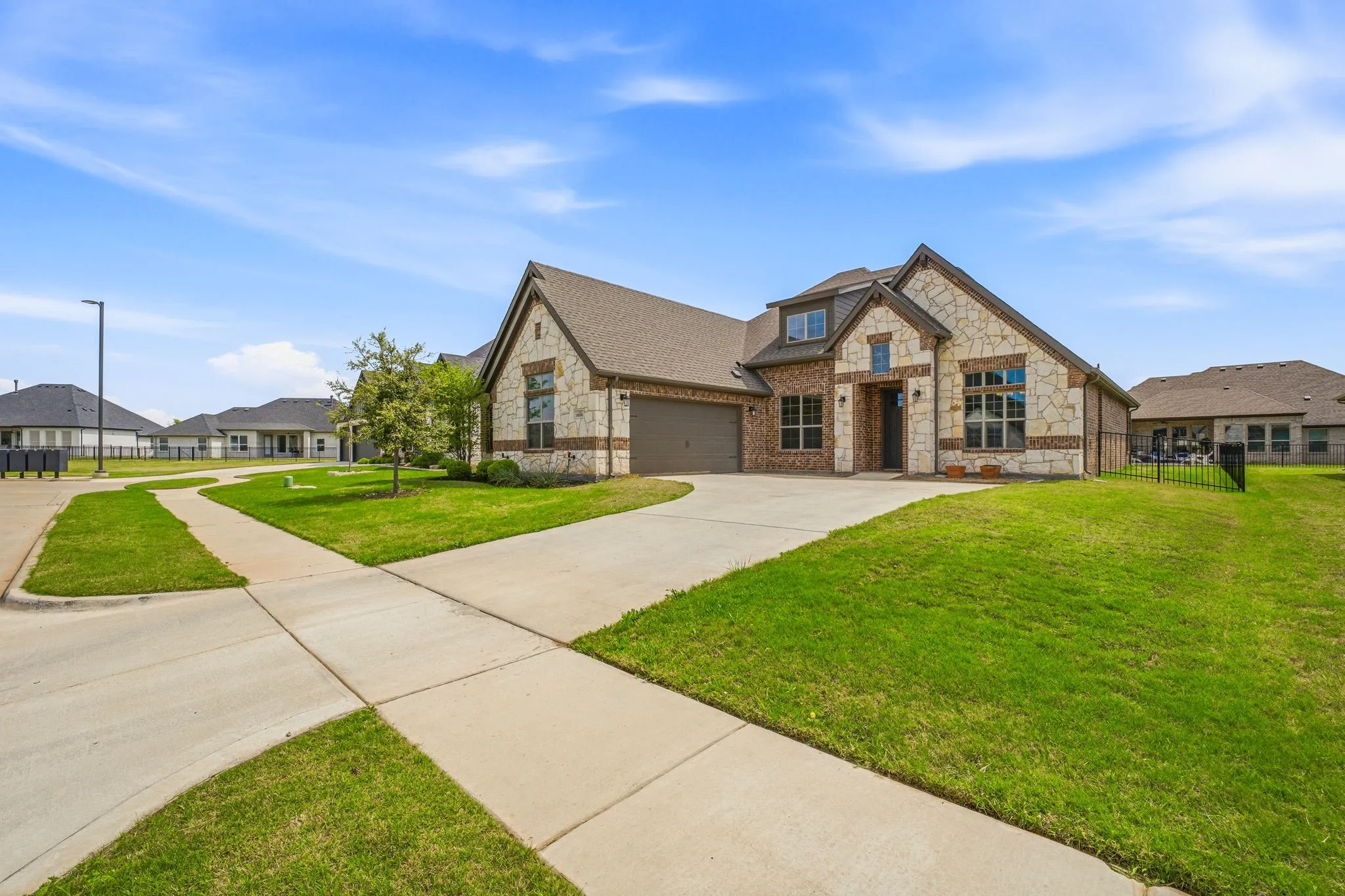 Single Family Residence For Sale in Hood County , 1038 Mickelson Drive, Granbury, Texas 76048, 4 Bedroom, 2 Bathroom, 2 Garage spaces, 2,294 Sqft, built in 2022, mls#21194523, Real Estate Agent in Granbury, Homes For Sale in Hood county, Homes For Sale in Granbury, Realtor in Granbury Texas, Real Estate Brokerage Independent Realty Texas, Luminita Cordes Realtor