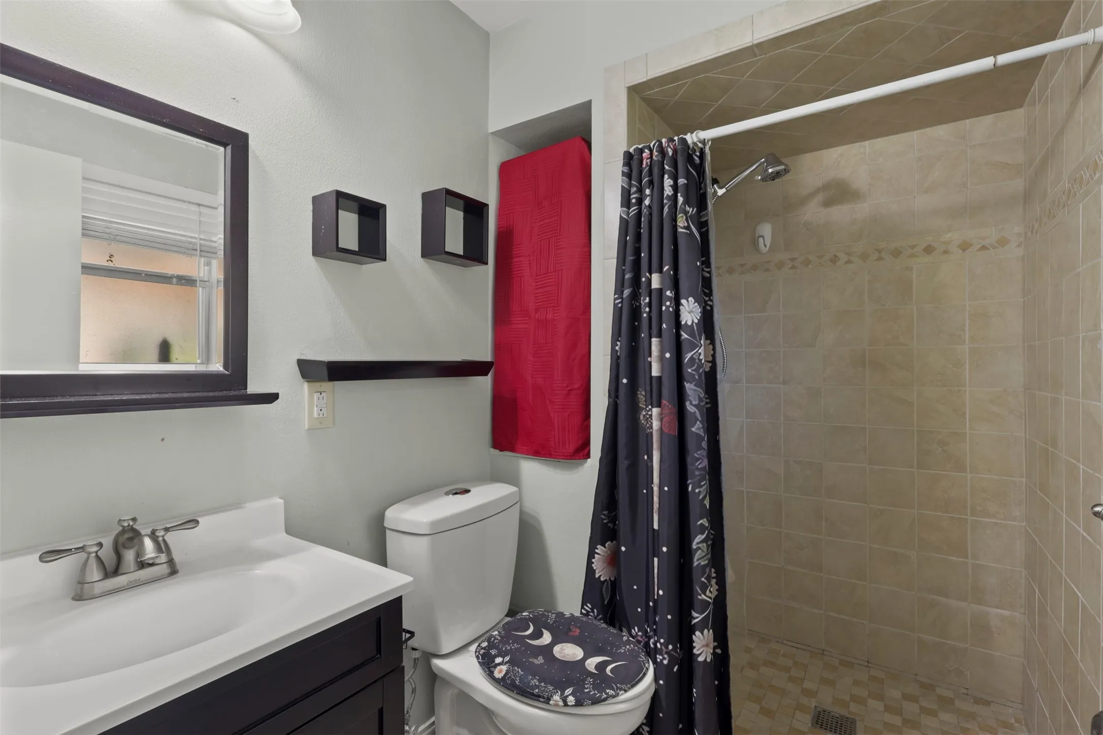 Single Family Residence For Sale in Dallas County , 409 Colonial Drive, Garland, Texas 75043, 3 Bedroom, 2 Bathroom, 2 Garage spaces, 1,450 Sqft, built in 1971, Price $244,900, mls#21207031, Real Estate Agent in Garland, Homes For Sale in Dallas county, Homes For Sale in Garland, Realtor in Garland Texas, Real Estate Brokerage Independent Realty Texas, Luminita Cordes Realtor