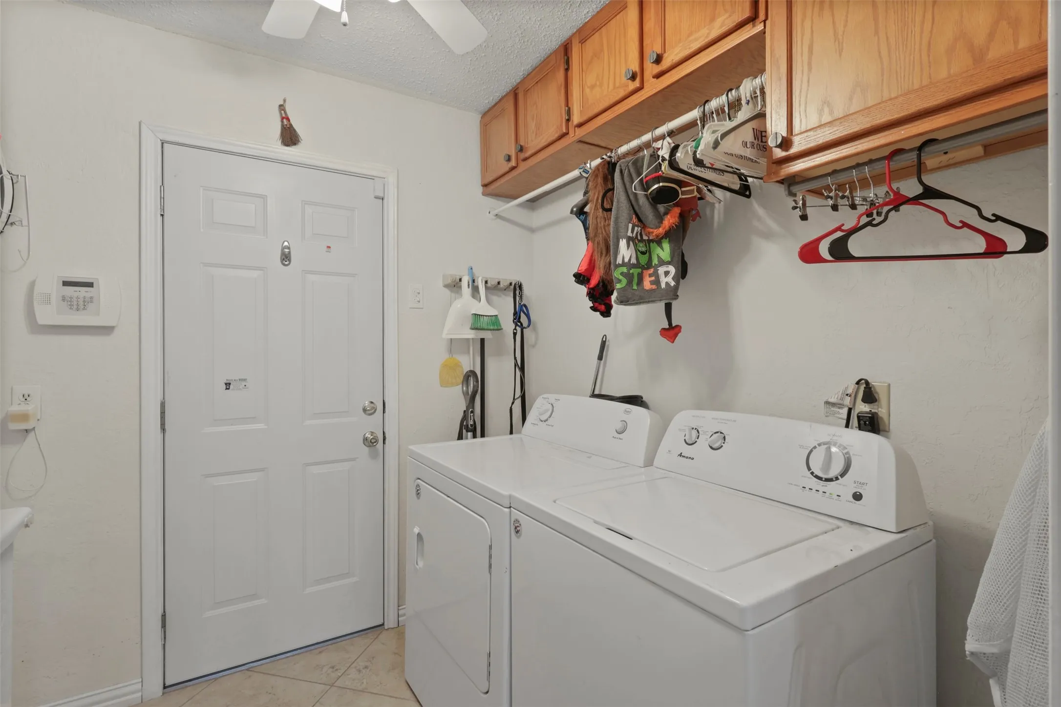 Single Family Residence For Sale in Dallas County , 409 Colonial Drive, Garland, Texas 75043, 3 Bedroom, 2 Bathroom, 2 Garage spaces, 1,450 Sqft, built in 1971, Price $244,900, mls#21207031, Real Estate Agent in Garland, Homes For Sale in Dallas county, Homes For Sale in Garland, Realtor in Garland Texas, Real Estate Brokerage Independent Realty Texas, Luminita Cordes Realtor