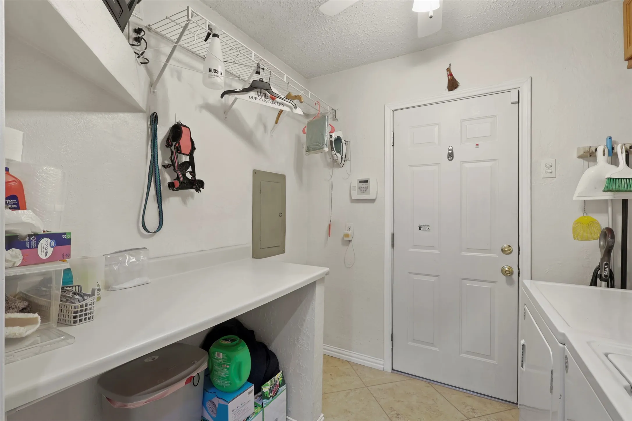 Single Family Residence For Sale in Dallas County , 409 Colonial Drive, Garland, Texas 75043, 3 Bedroom, 2 Bathroom, 2 Garage spaces, 1,450 Sqft, built in 1971, Price $244,900, mls#21207031, Real Estate Agent in Garland, Homes For Sale in Dallas county, Homes For Sale in Garland, Realtor in Garland Texas, Real Estate Brokerage Independent Realty Texas, Luminita Cordes Realtor