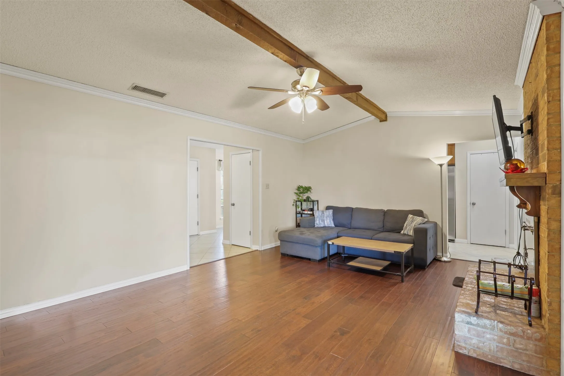 Single Family Residence For Sale in Dallas County , 409 Colonial Drive, Garland, Texas 75043, 3 Bedroom, 2 Bathroom, 2 Garage spaces, 1,450 Sqft, built in 1971, Price $244,900, mls#21207031, Real Estate Agent in Garland, Homes For Sale in Dallas county, Homes For Sale in Garland, Realtor in Garland Texas, Real Estate Brokerage Independent Realty Texas, Luminita Cordes Realtor