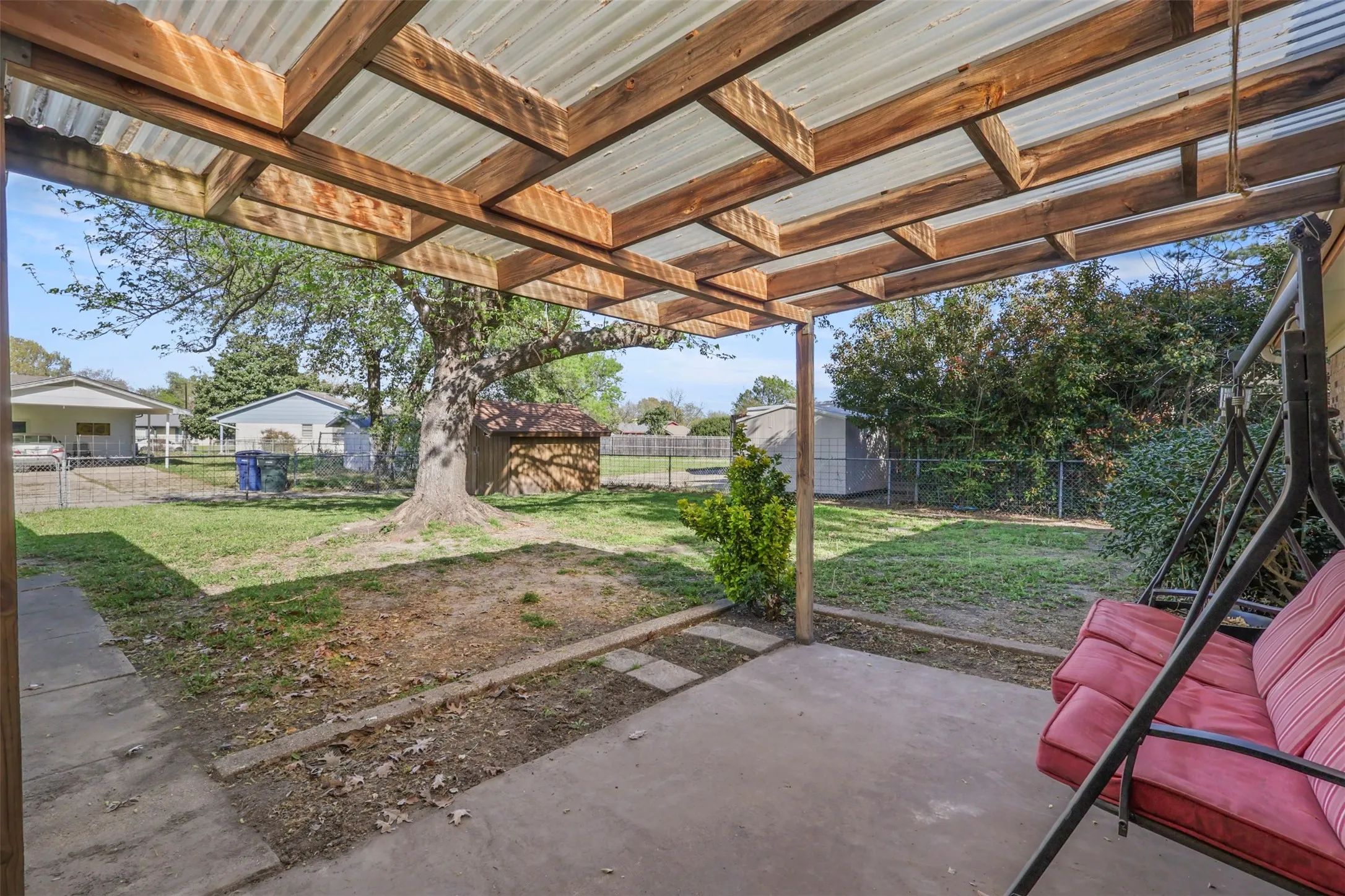 Single Family Residence For Sale in Dallas County , 409 Colonial Drive, Garland, Texas 75043, 3 Bedroom, 2 Bathroom, 2 Garage spaces, 1,450 Sqft, built in 1971, Price $244,900, mls#21207031, Real Estate Agent in Garland, Homes For Sale in Dallas county, Homes For Sale in Garland, Realtor in Garland Texas, Real Estate Brokerage Independent Realty Texas, Luminita Cordes Realtor