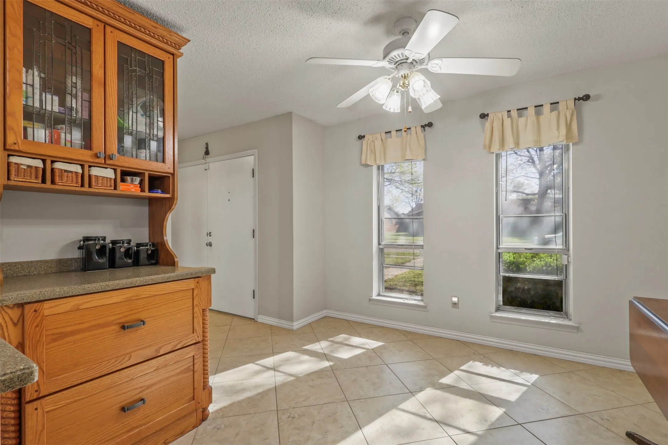 Single Family Residence For Sale in Dallas County , 409 Colonial Drive, Garland, Texas 75043, 3 Bedroom, 2 Bathroom, 2 Garage spaces, 1,450 Sqft, built in 1971, Price $244,900, mls#21207031, Real Estate Agent in Garland, Homes For Sale in Dallas county, Homes For Sale in Garland, Realtor in Garland Texas, Real Estate Brokerage Independent Realty Texas, Luminita Cordes Realtor