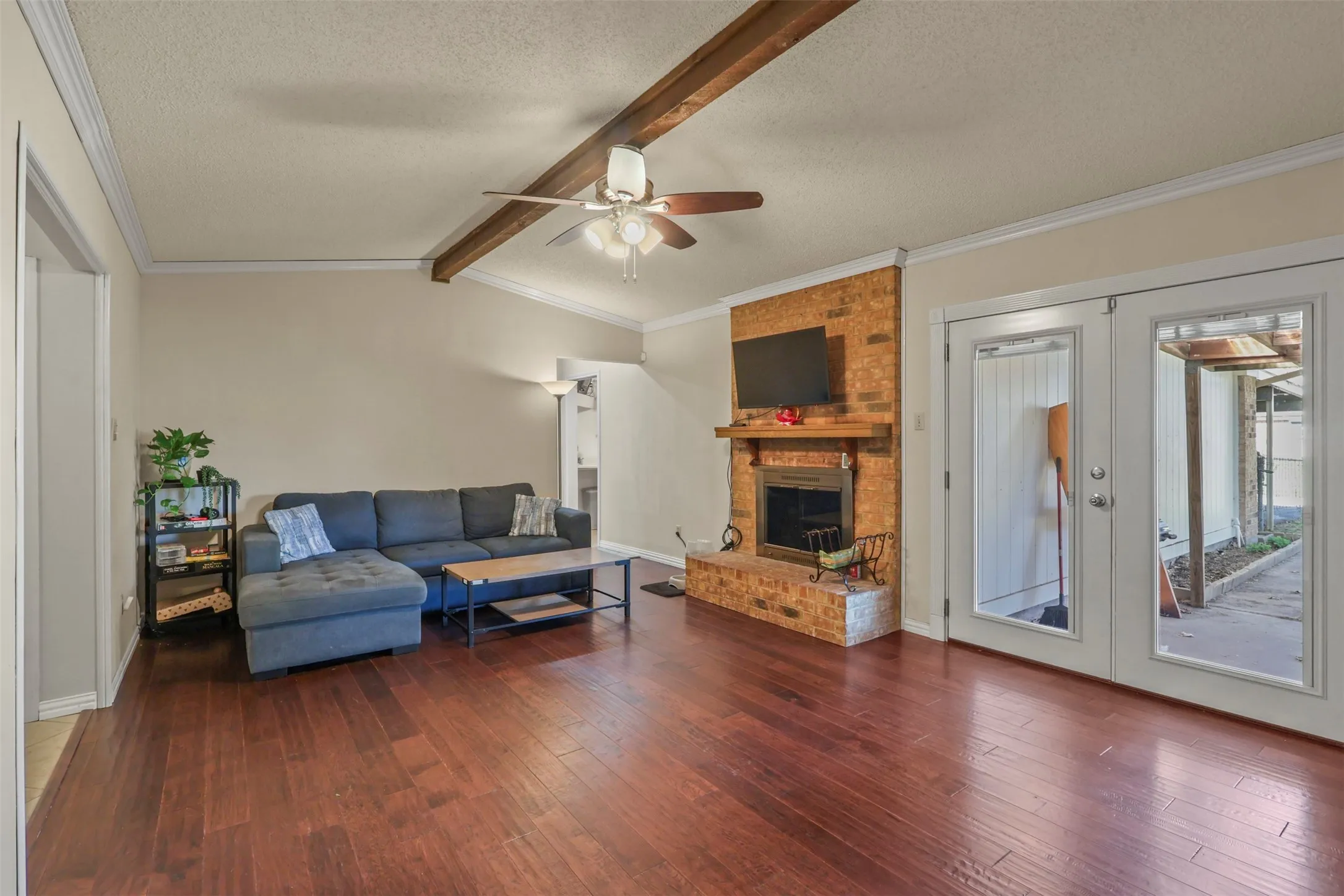 Single Family Residence For Sale in Dallas County , 409 Colonial Drive, Garland, Texas 75043, 3 Bedroom, 2 Bathroom, 2 Garage spaces, 1,450 Sqft, built in 1971, Price $244,900, mls#21207031, Real Estate Agent in Garland, Homes For Sale in Dallas county, Homes For Sale in Garland, Realtor in Garland Texas, Real Estate Brokerage Independent Realty Texas, Luminita Cordes Realtor