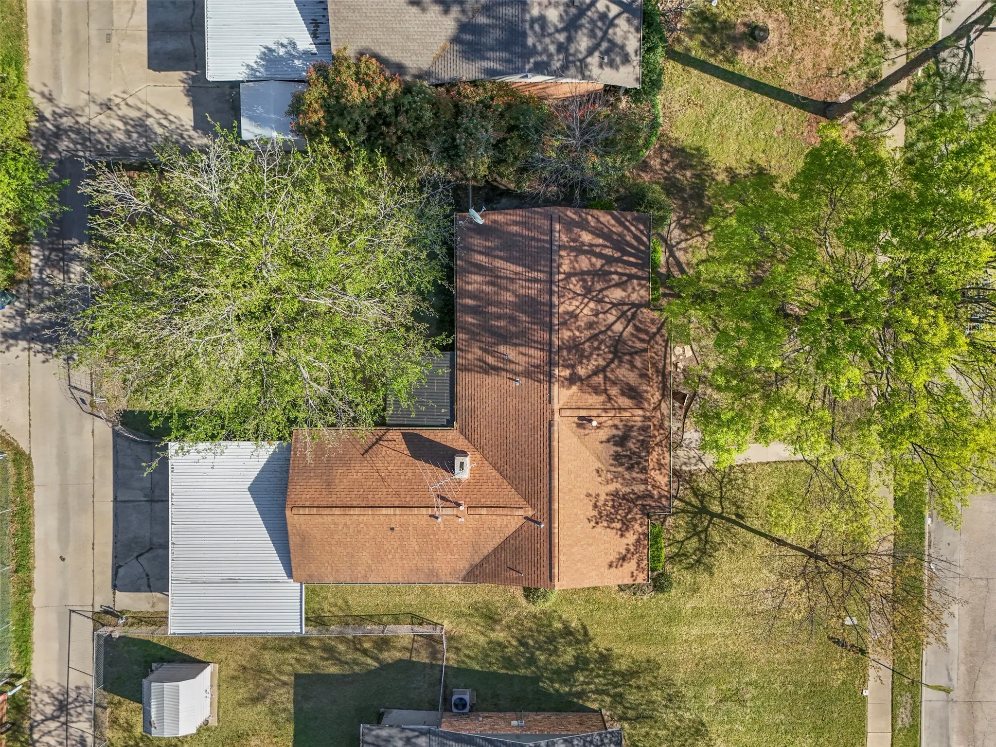 Single Family Residence For Sale in Dallas County , 409 Colonial Drive, Garland, Texas 75043, 3 Bedroom, 2 Bathroom, 2 Garage spaces, 1,450 Sqft, built in 1971, Price $244,900, mls#21207031, Real Estate Agent in Garland, Homes For Sale in Dallas county, Homes For Sale in Garland, Realtor in Garland Texas, Real Estate Brokerage Independent Realty Texas, Luminita Cordes Realtor