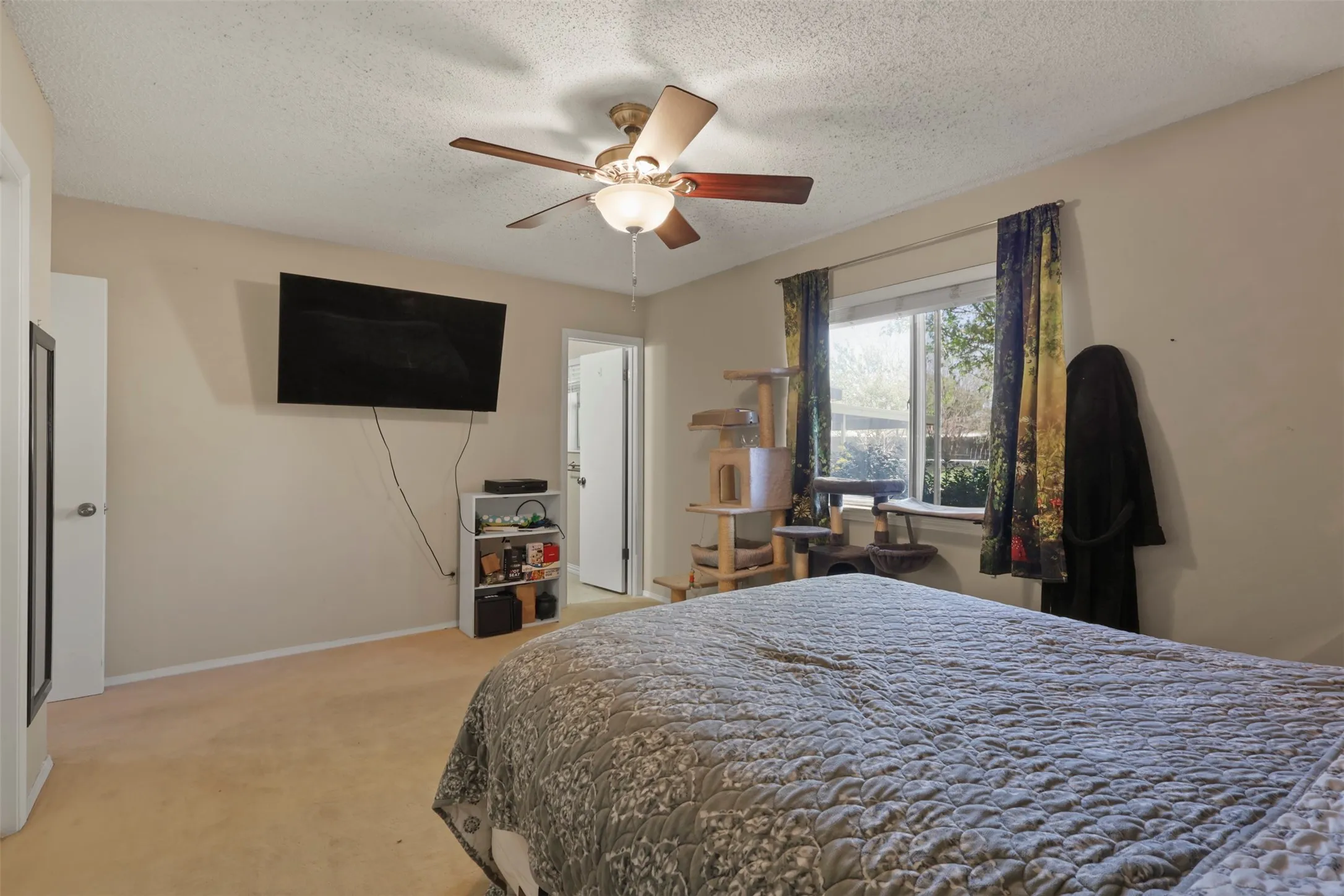 Single Family Residence For Sale in Dallas County , 409 Colonial Drive, Garland, Texas 75043, 3 Bedroom, 2 Bathroom, 2 Garage spaces, 1,450 Sqft, built in 1971, Price $244,900, mls#21207031, Real Estate Agent in Garland, Homes For Sale in Dallas county, Homes For Sale in Garland, Realtor in Garland Texas, Real Estate Brokerage Independent Realty Texas, Luminita Cordes Realtor