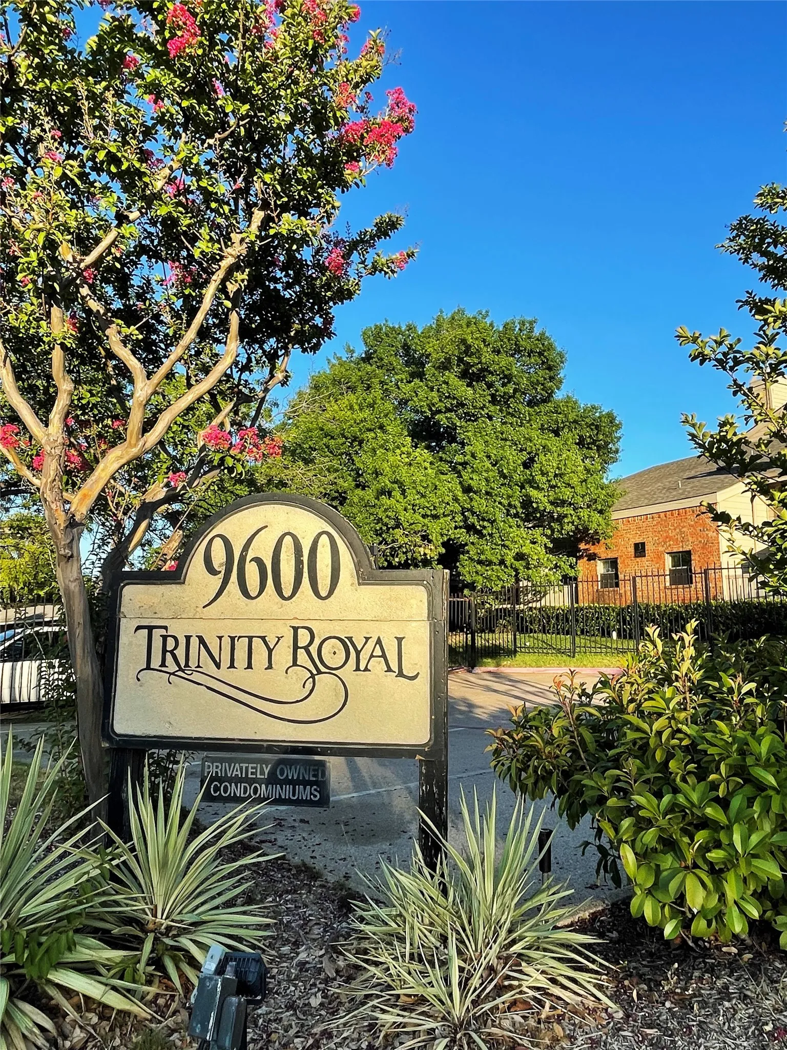 Condominium For Sale in Dallas County , 9600 Royal Lane 604, Dallas, Texas 75243, 2 Bedroom, 2 Bathroom, Garage spaces, 1,064 Sqft, built in 1983, mls#21210611, Real Estate Agent in Dallas, Homes For Sale in Dallas county, Homes For Sale in Dallas, Realtor in Dallas Texas, Real Estate Brokerage Independent Realty Texas, Luminita Cordes Realtor