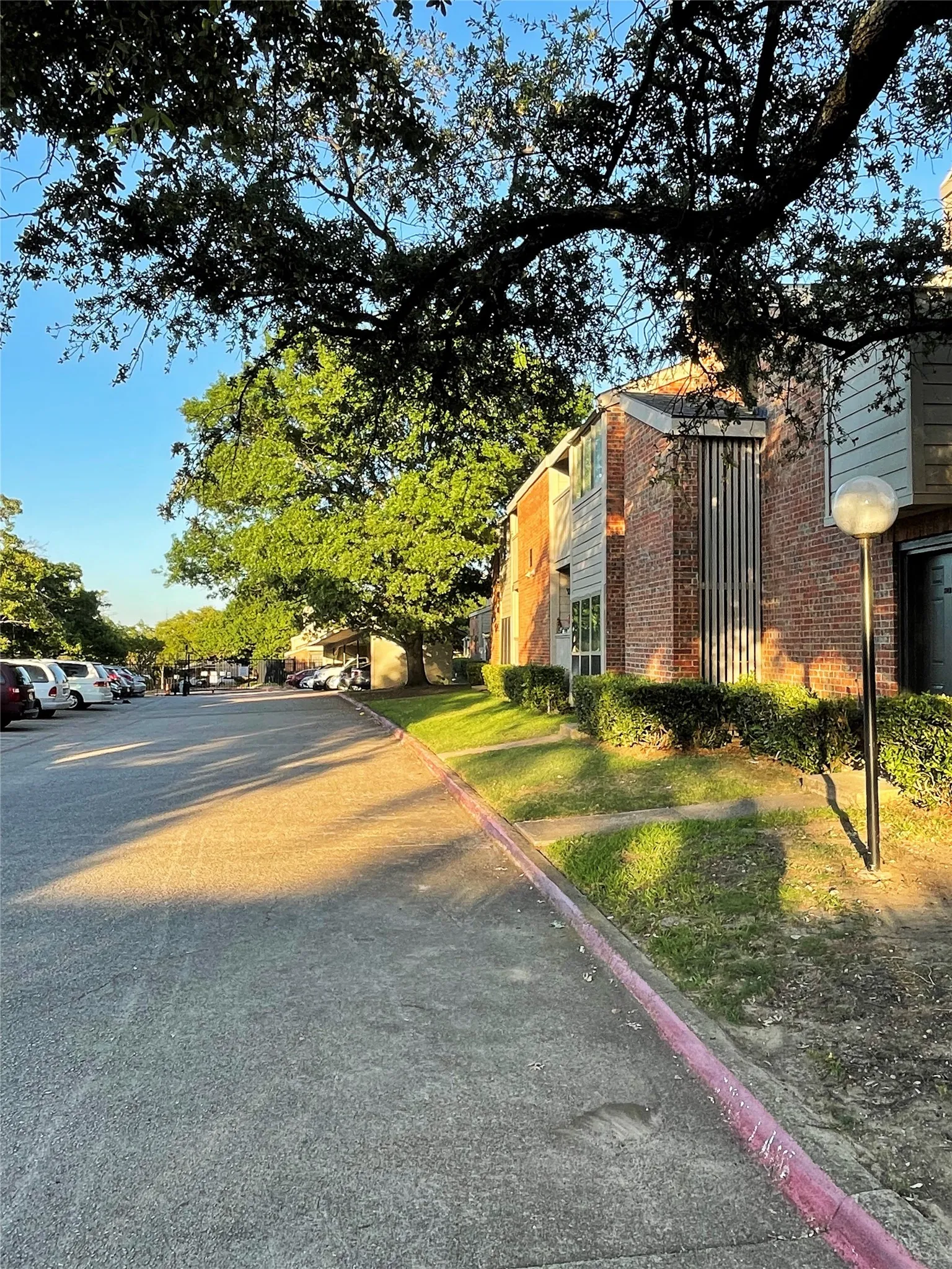 Condominium For Sale in Dallas County , 9600 Royal Lane 604, Dallas, Texas 75243, 2 Bedroom, 2 Bathroom, Garage spaces, 1,064 Sqft, built in 1983, mls#21210611, Real Estate Agent in Dallas, Homes For Sale in Dallas county, Homes For Sale in Dallas, Realtor in Dallas Texas, Real Estate Brokerage Independent Realty Texas, Luminita Cordes Realtor
