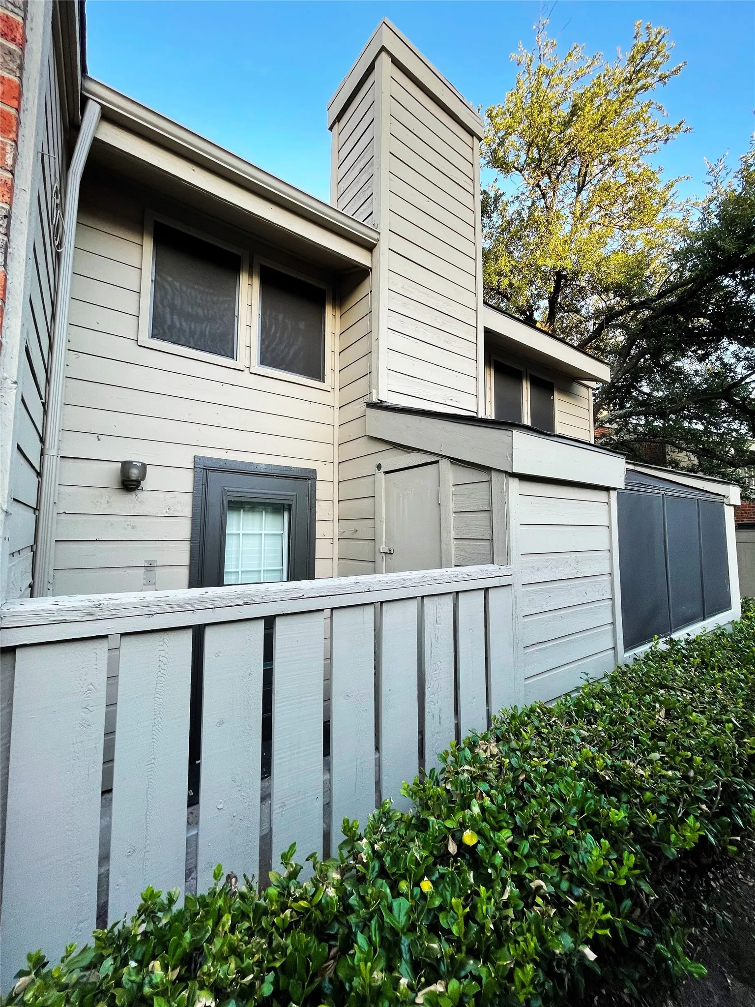 Condominium For Sale in Dallas County , 9600 Royal Lane 604, Dallas, Texas 75243, 2 Bedroom, 2 Bathroom, Garage spaces, 1,064 Sqft, built in 1983, mls#21210611, Real Estate Agent in Dallas, Homes For Sale in Dallas county, Homes For Sale in Dallas, Realtor in Dallas Texas, Real Estate Brokerage Independent Realty Texas, Luminita Cordes Realtor