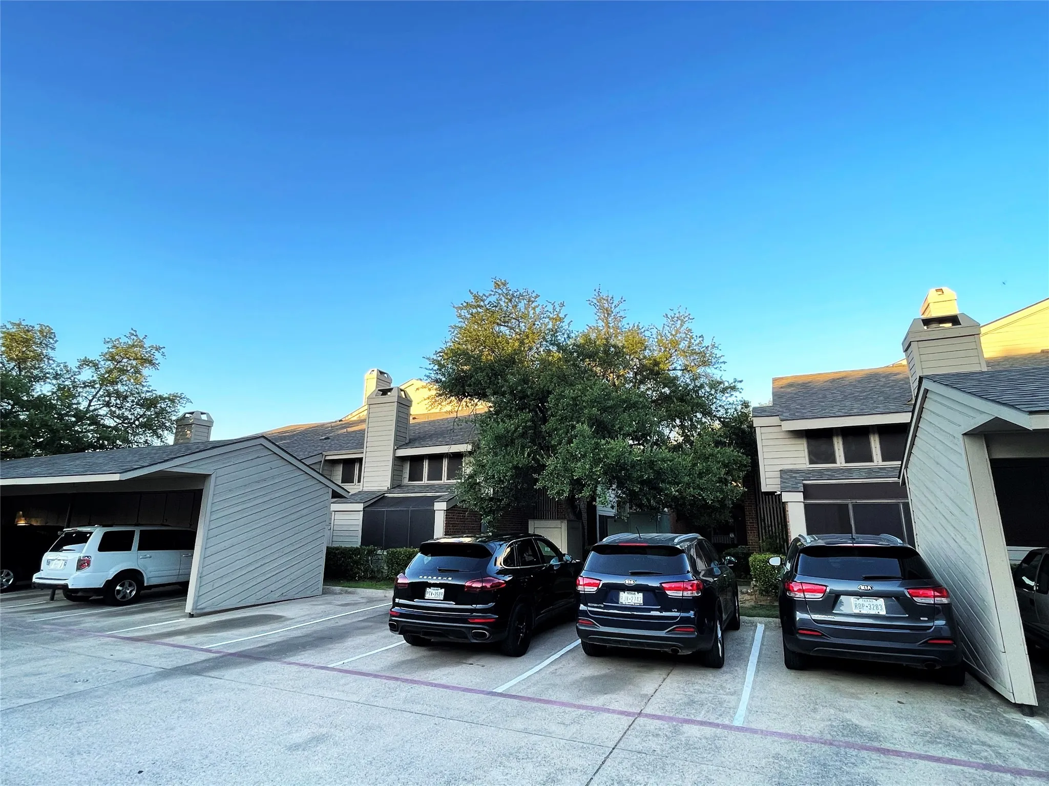 Condominium For Sale in Dallas County , 9600 Royal Lane 604, Dallas, Texas 75243, 2 Bedroom, 2 Bathroom, Garage spaces, 1,064 Sqft, built in 1983, mls#21210611, Real Estate Agent in Dallas, Homes For Sale in Dallas county, Homes For Sale in Dallas, Realtor in Dallas Texas, Real Estate Brokerage Independent Realty Texas, Luminita Cordes Realtor