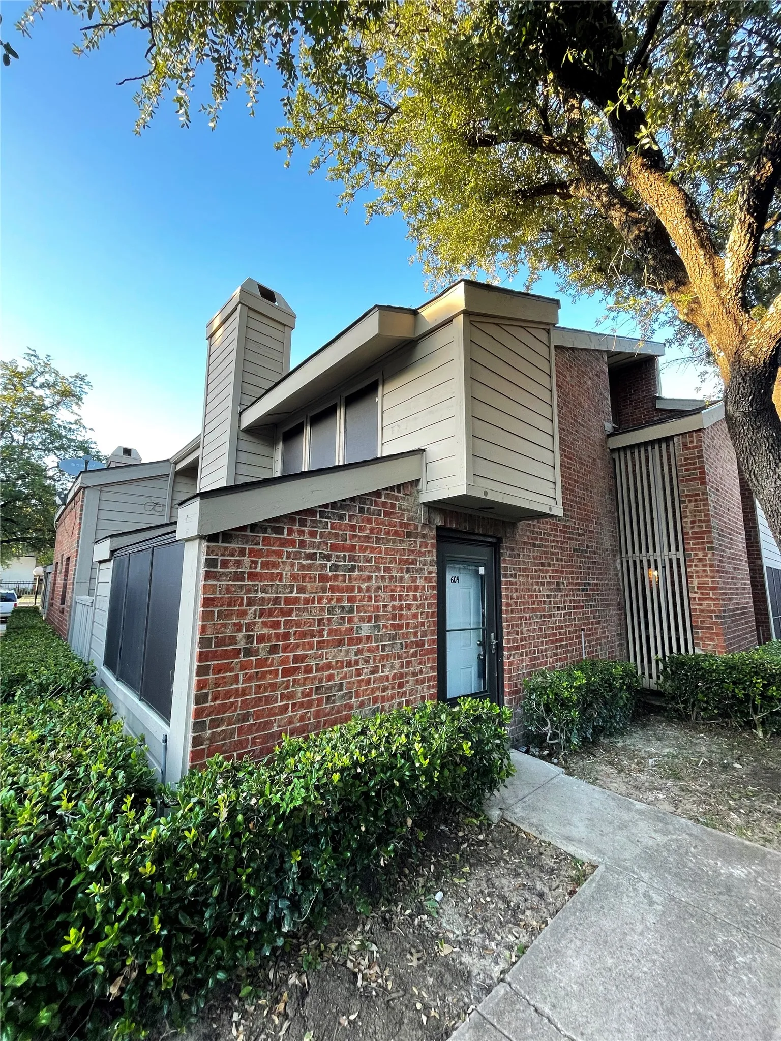 Condominium For Sale in Dallas County , 9600 Royal Lane 604, Dallas, Texas 75243, 2 Bedroom, 2 Bathroom, Garage spaces, 1,064 Sqft, built in 1983, mls#21210611, Real Estate Agent in Dallas, Homes For Sale in Dallas county, Homes For Sale in Dallas, Realtor in Dallas Texas, Real Estate Brokerage Independent Realty Texas, Luminita Cordes Realtor
