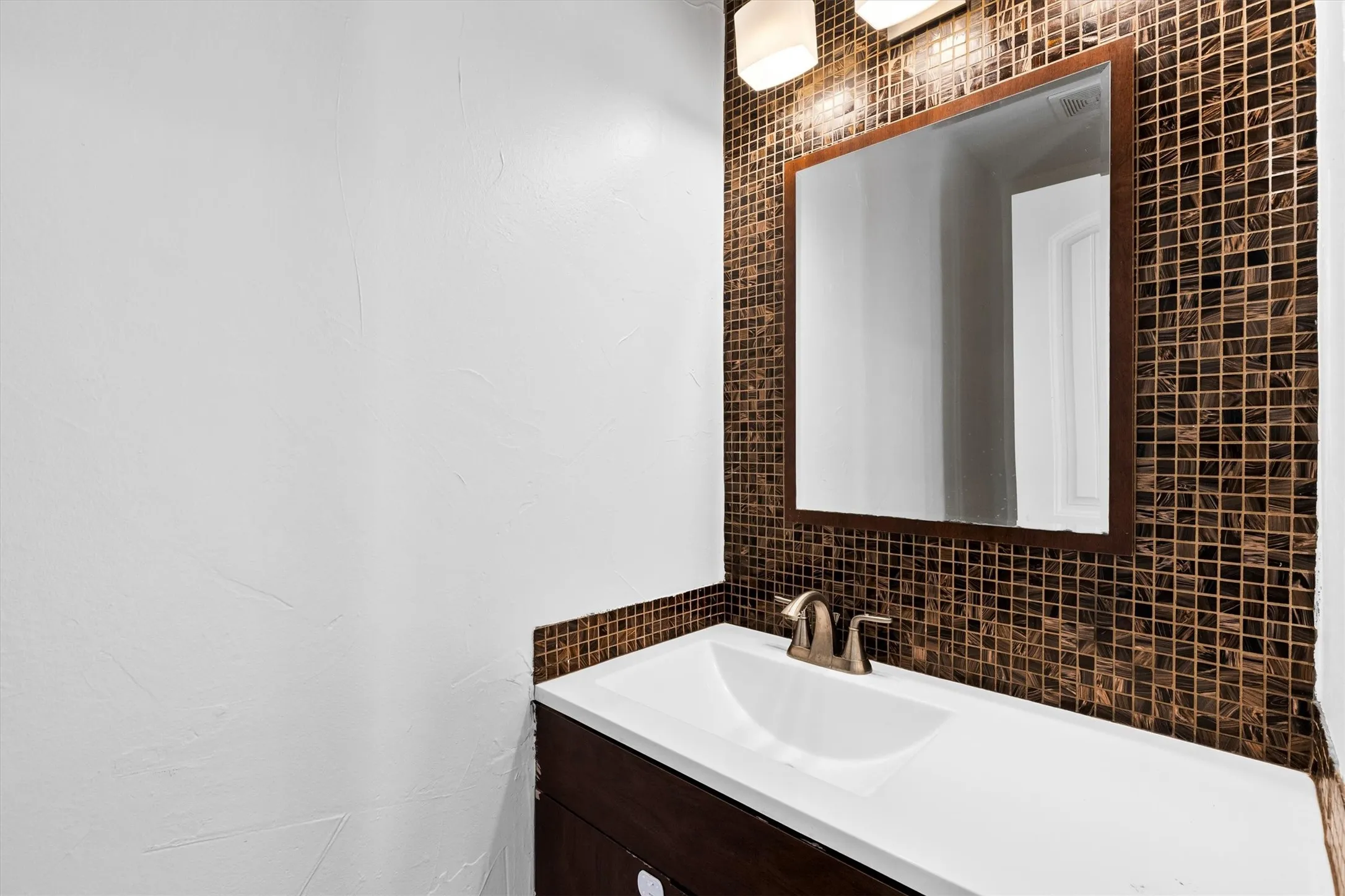 Condominium For Sale in Collin County , 2632 Custer Parkway C, Richardson, Texas 75080, 2 Bedroom, 3 Bathroom, Garage spaces, 1,814 Sqft, built in 1973, mls#21209477, Real Estate Agent in Richardson, Homes For Sale in Collin county, Homes For Sale in Richardson, Realtor in Richardson Texas, Real Estate Brokerage Independent Realty Texas, Luminita Cordes Realtor