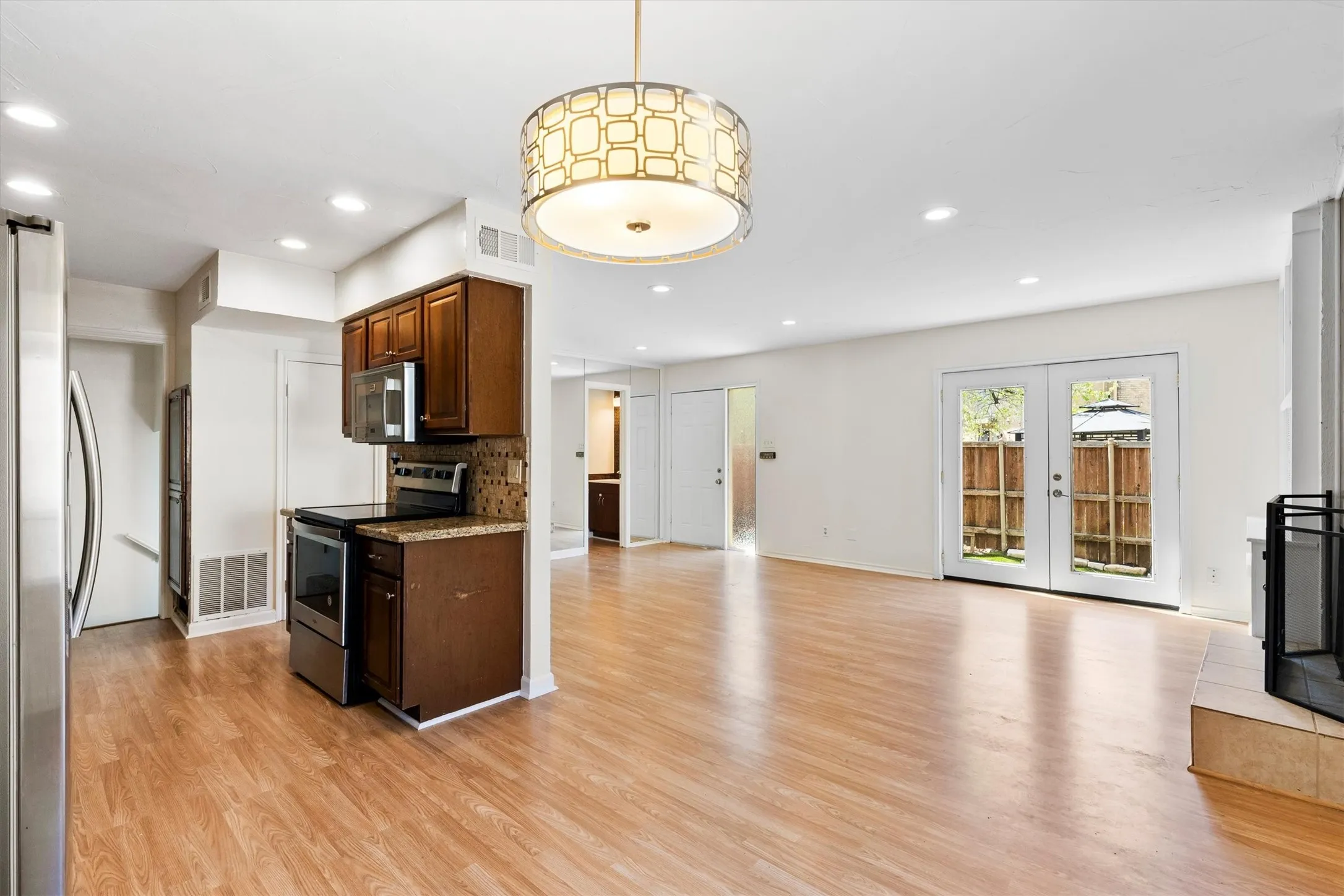 Condominium For Sale in Collin County , 2632 Custer Parkway C, Richardson, Texas 75080, 2 Bedroom, 3 Bathroom, Garage spaces, 1,814 Sqft, built in 1973, mls#21209477, Real Estate Agent in Richardson, Homes For Sale in Collin county, Homes For Sale in Richardson, Realtor in Richardson Texas, Real Estate Brokerage Independent Realty Texas, Luminita Cordes Realtor