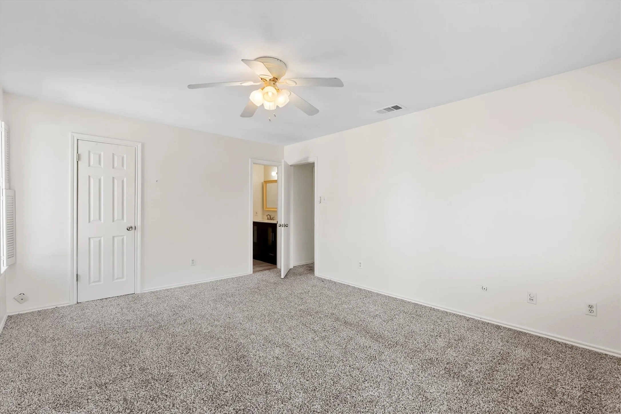 Condominium For Sale in Collin County , 2632 Custer Parkway C, Richardson, Texas 75080, 2 Bedroom, 3 Bathroom, Garage spaces, 1,814 Sqft, built in 1973, mls#21209477, Real Estate Agent in Richardson, Homes For Sale in Collin county, Homes For Sale in Richardson, Realtor in Richardson Texas, Real Estate Brokerage Independent Realty Texas, Luminita Cordes Realtor