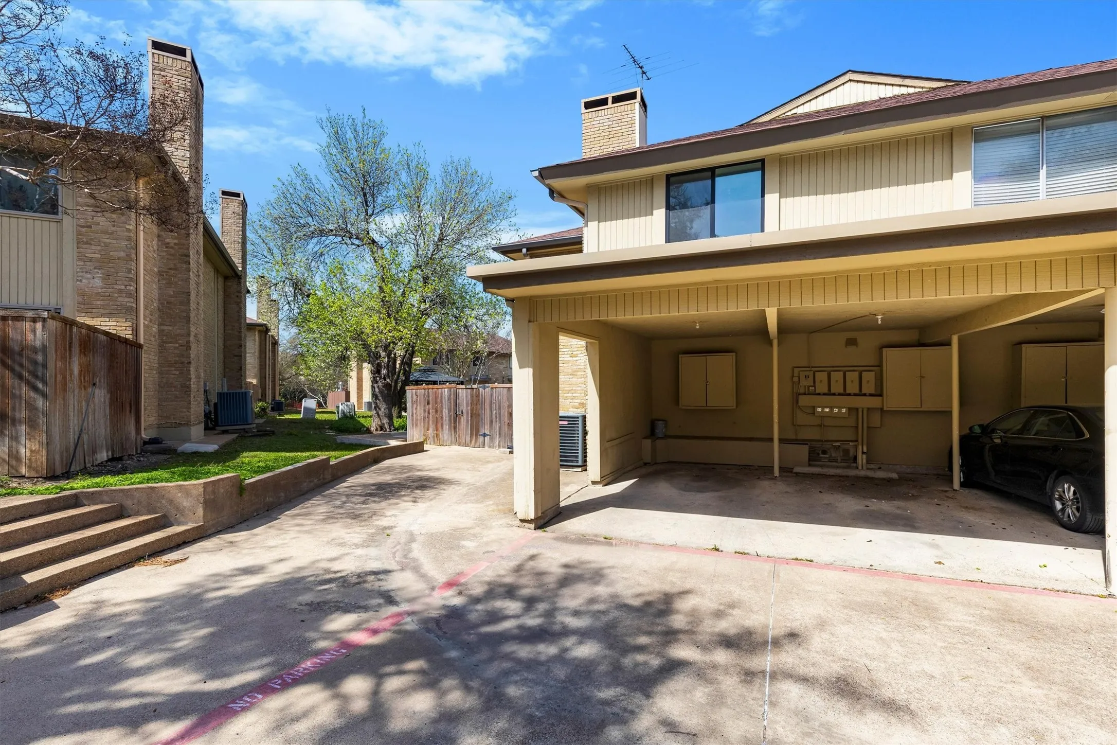 Condominium For Sale in Collin County , 2632 Custer Parkway C, Richardson, Texas 75080, 2 Bedroom, 3 Bathroom, Garage spaces, 1,814 Sqft, built in 1973, mls#21209477, Real Estate Agent in Richardson, Homes For Sale in Collin county, Homes For Sale in Richardson, Realtor in Richardson Texas, Real Estate Brokerage Independent Realty Texas, Luminita Cordes Realtor