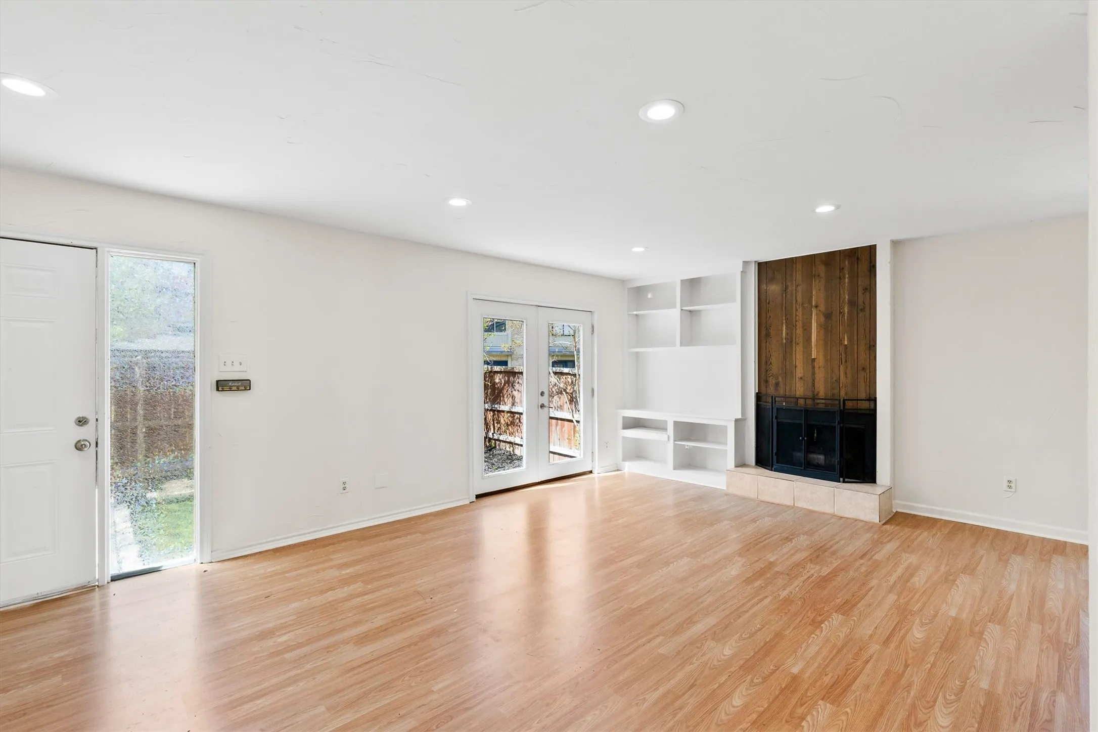 Condominium For Sale in Collin County , 2632 Custer Parkway C, Richardson, Texas 75080, 2 Bedroom, 3 Bathroom, Garage spaces, 1,814 Sqft, built in 1973, mls#21209477, Real Estate Agent in Richardson, Homes For Sale in Collin county, Homes For Sale in Richardson, Realtor in Richardson Texas, Real Estate Brokerage Independent Realty Texas, Luminita Cordes Realtor