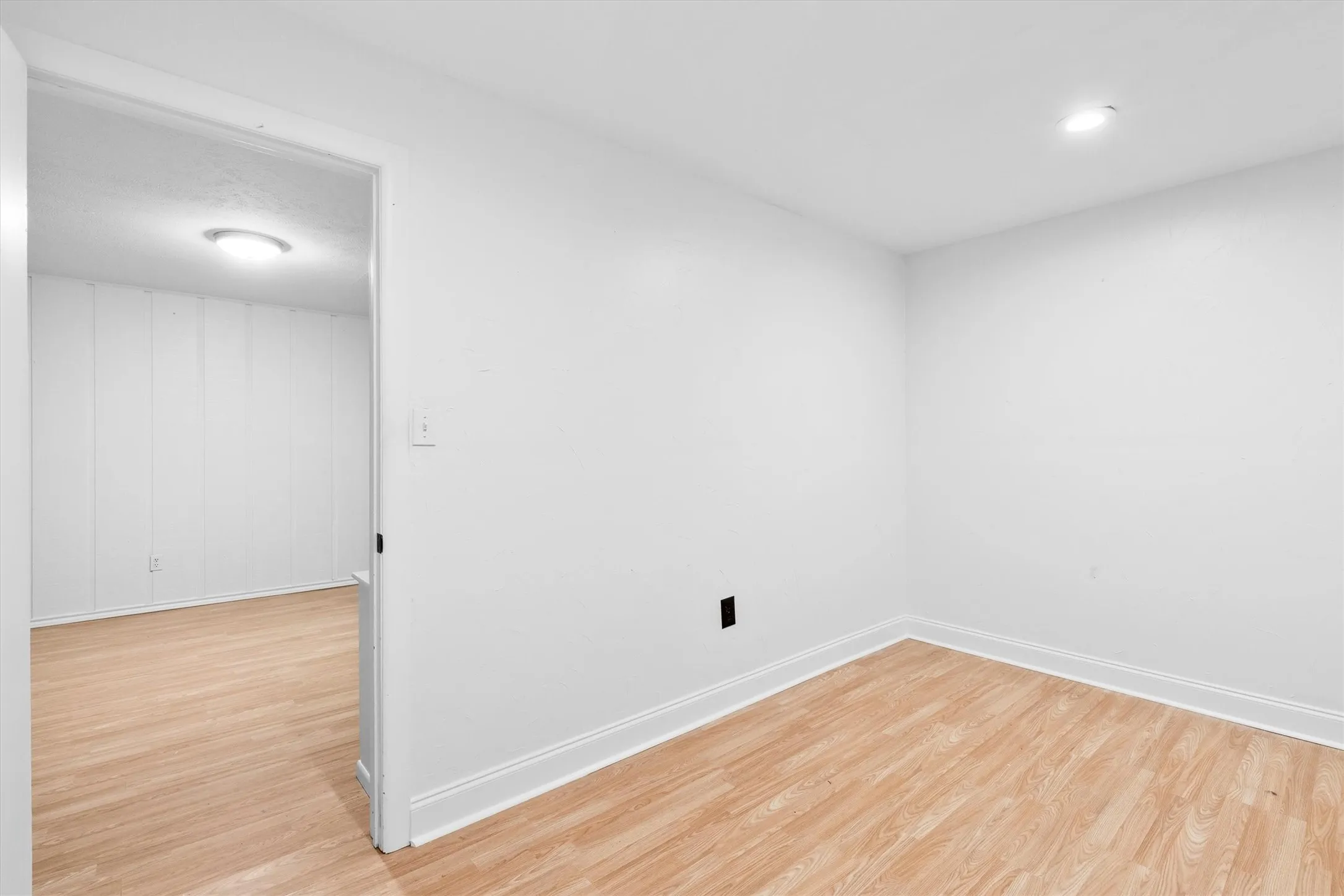 Condominium For Sale in Collin County , 2632 Custer Parkway C, Richardson, Texas 75080, 2 Bedroom, 3 Bathroom, Garage spaces, 1,814 Sqft, built in 1973, mls#21209477, Real Estate Agent in Richardson, Homes For Sale in Collin county, Homes For Sale in Richardson, Realtor in Richardson Texas, Real Estate Brokerage Independent Realty Texas, Luminita Cordes Realtor