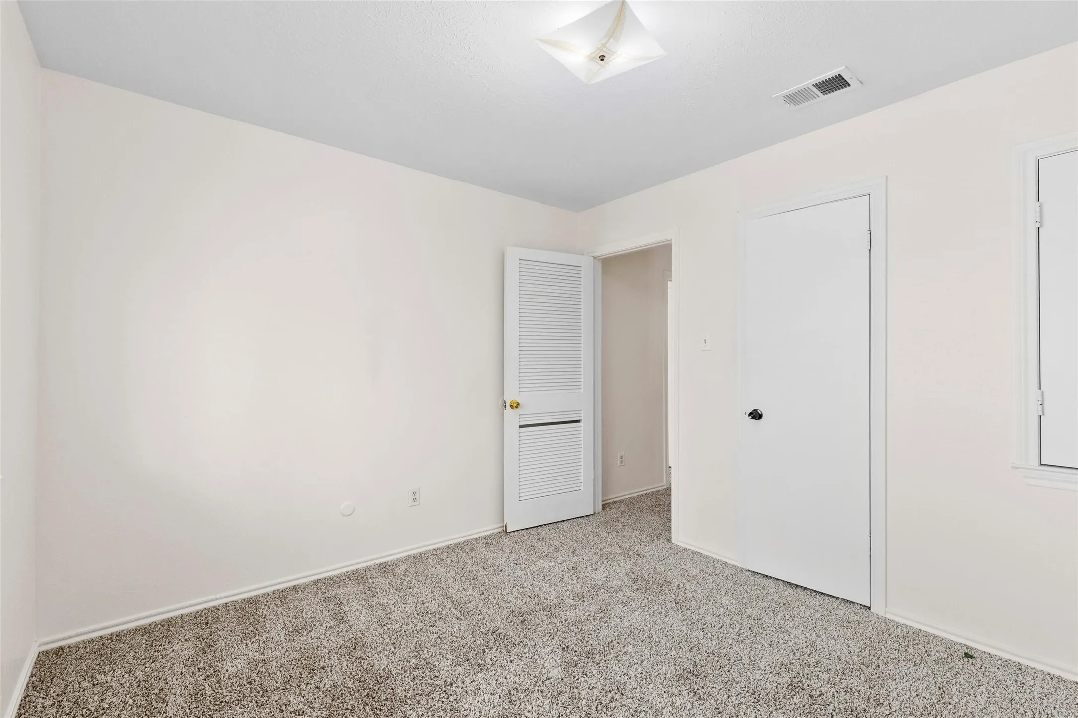 Condominium For Sale in Collin County , 2632 Custer Parkway C, Richardson, Texas 75080, 2 Bedroom, 3 Bathroom, Garage spaces, 1,814 Sqft, built in 1973, mls#21209477, Real Estate Agent in Richardson, Homes For Sale in Collin county, Homes For Sale in Richardson, Realtor in Richardson Texas, Real Estate Brokerage Independent Realty Texas, Luminita Cordes Realtor