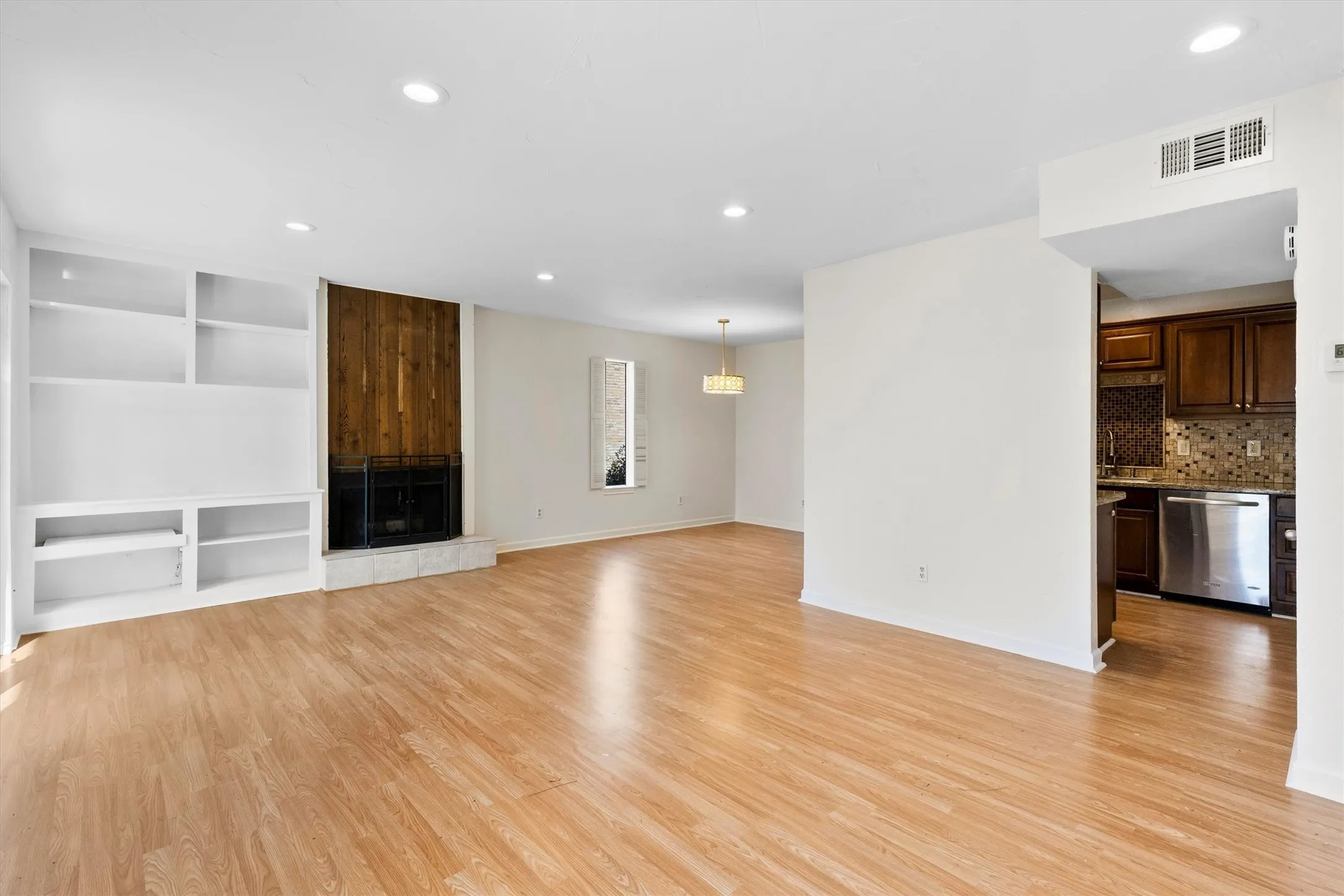 Condominium For Sale in Collin County , 2632 Custer Parkway C, Richardson, Texas 75080, 2 Bedroom, 3 Bathroom, Garage spaces, 1,814 Sqft, built in 1973, mls#21209477, Real Estate Agent in Richardson, Homes For Sale in Collin county, Homes For Sale in Richardson, Realtor in Richardson Texas, Real Estate Brokerage Independent Realty Texas, Luminita Cordes Realtor