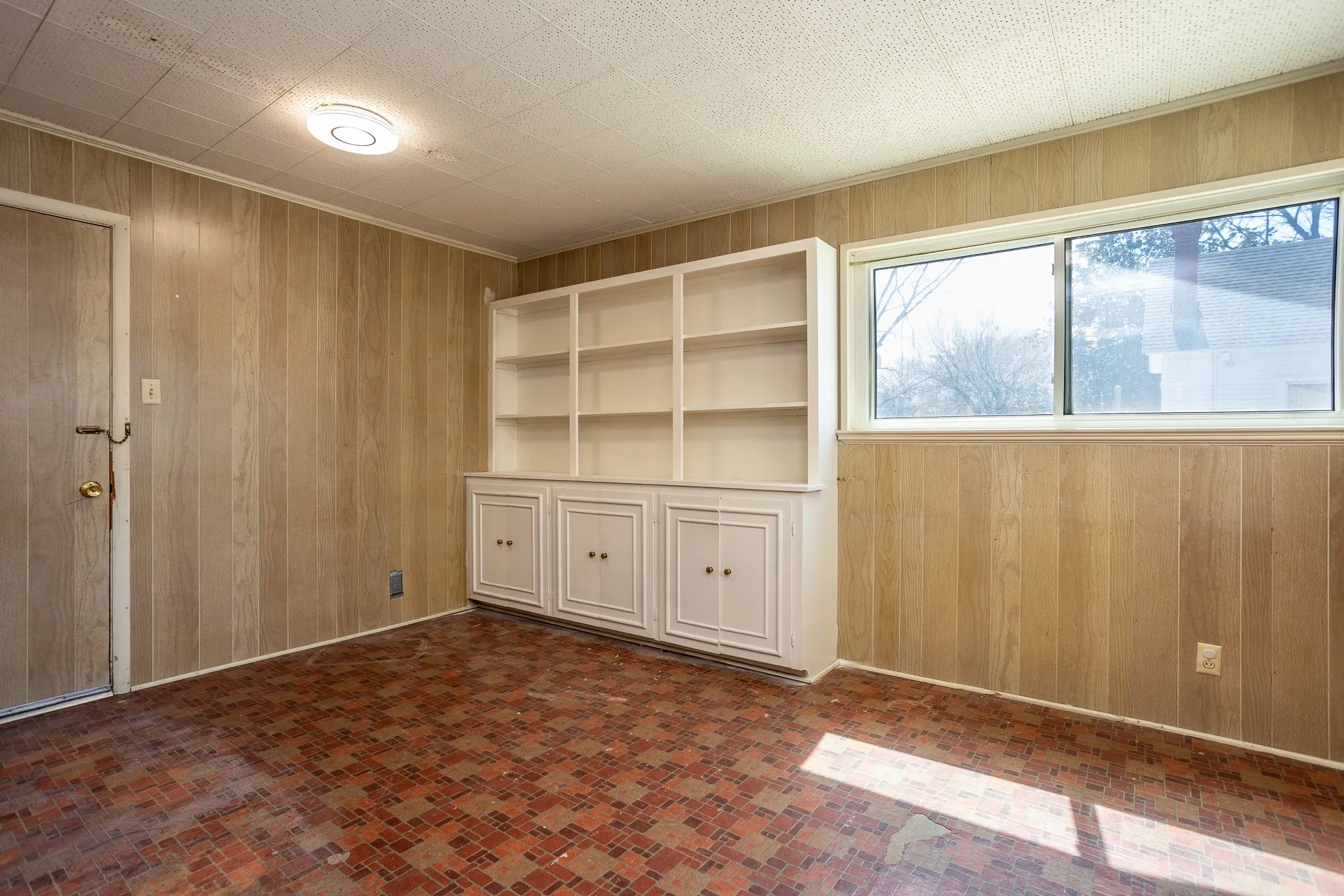 Door goes to outside making this an ideal area for a home operated business or a special retreat aay from the kids for Mom and Dad