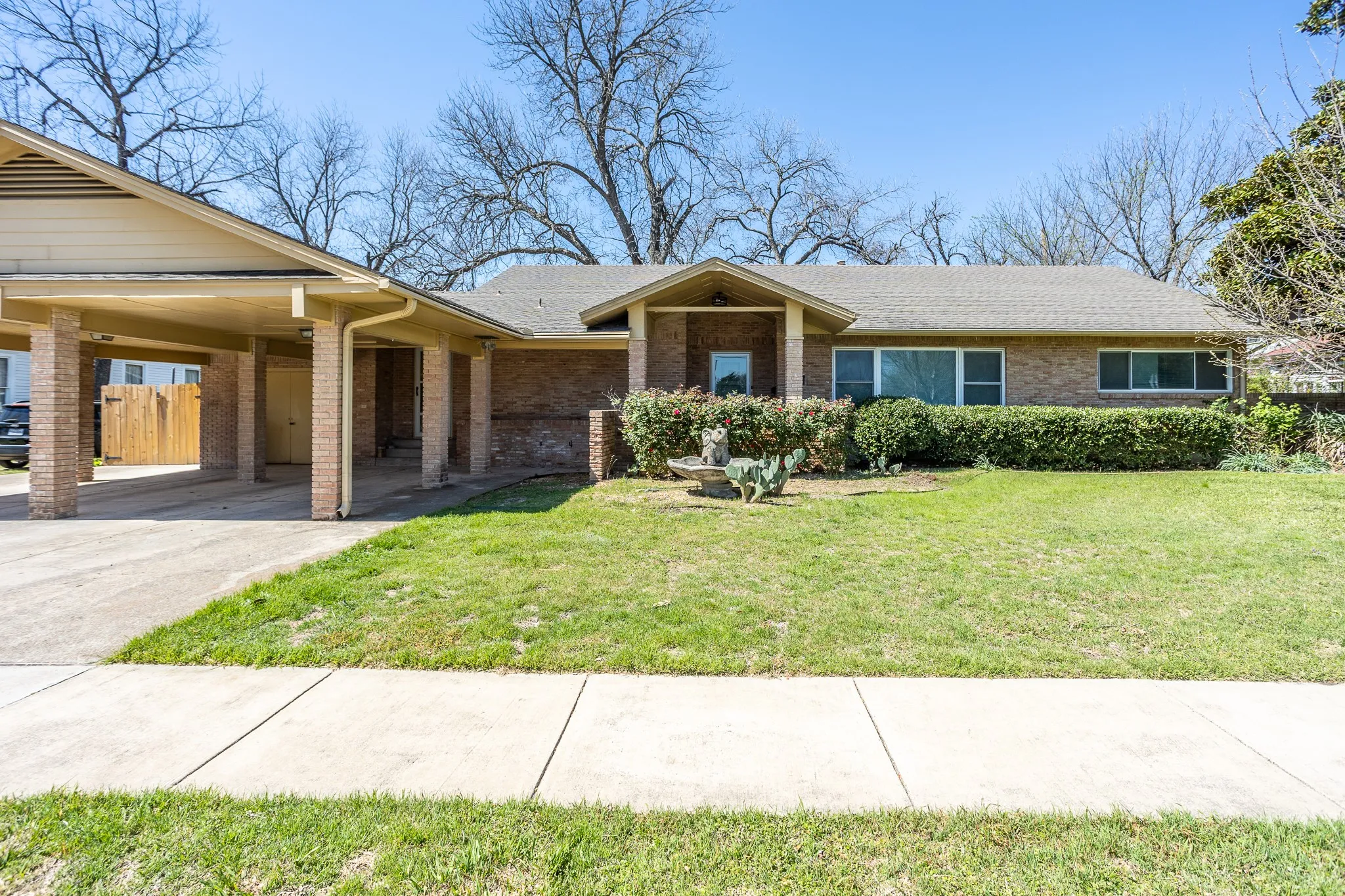 Single Family Residence For Sale in Dallas County , 411 S CENTRE Lane, Lancaster, Texas 75146, 3 Bedrooms, 2 Bathrooms, Garage spaces, 2,628 Sqft, built in 1956, Price $354,750, mls#21210184, Real Estate Agent in Lancaster, Homes For Sale in Dallas county, Homes For Sale in Lancaster, Realtor in Lancaster Texas, Real Estate Brokerage Independent Realty Texas, Luminita Cordes Realtor