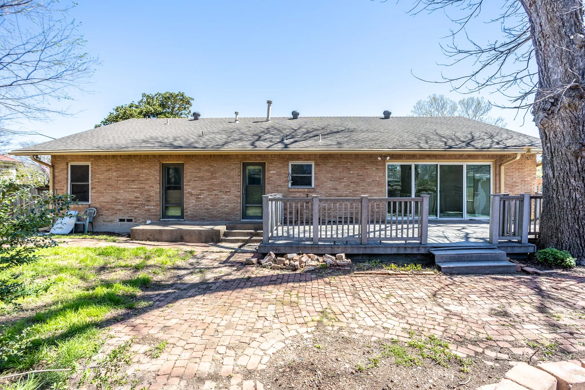Single Family Residence For Sale in Dallas County , 411 S CENTRE Lane, Lancaster, Texas 75146, 3 Bedrooms, 2 Bathrooms, Garage spaces, 2,628 Sqft, built in 1956, Price $354,750, mls#21210184, Real Estate Agent in Lancaster, Homes For Sale in Dallas county, Homes For Sale in Lancaster, Realtor in Lancaster Texas, Real Estate Brokerage Independent Realty Texas, Luminita Cordes Realtor