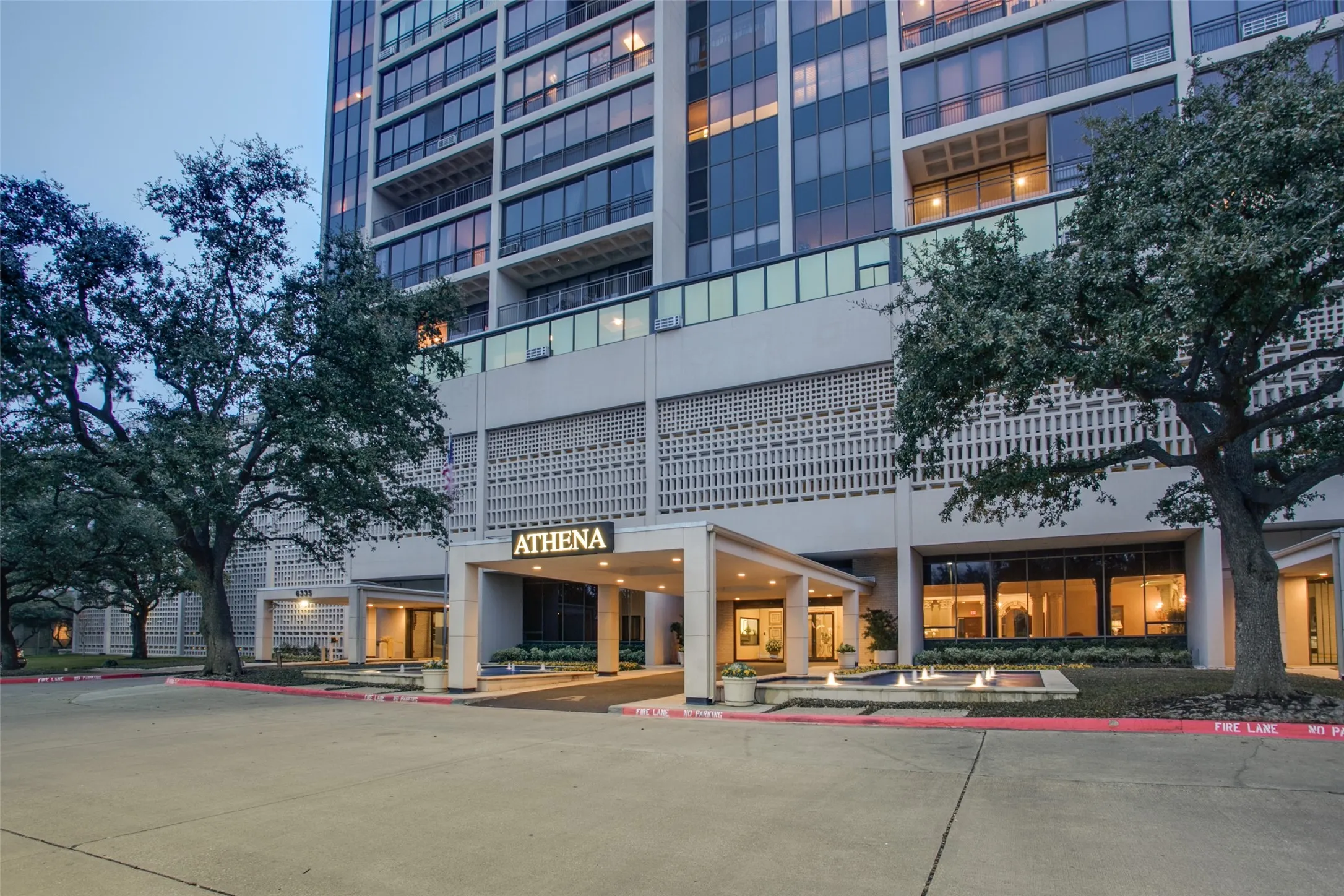 Condominium For Rent in Dallas County , 6335 W Northwest Highway 815, Dallas, Texas 75225, 1 Bedroom, 2 Bathroom, 1 Garage spaces, 1,770 Sqft, built in 1966, Preowned, mls#21209202, Real Estate Agent in Dallas, Homes For Rent in Dallas county, Homes For Rent in Dallas, Realtor in Dallas Texas, Real Estate Brokerage Independent Realty Texas, Luminita Cordes Realtor
