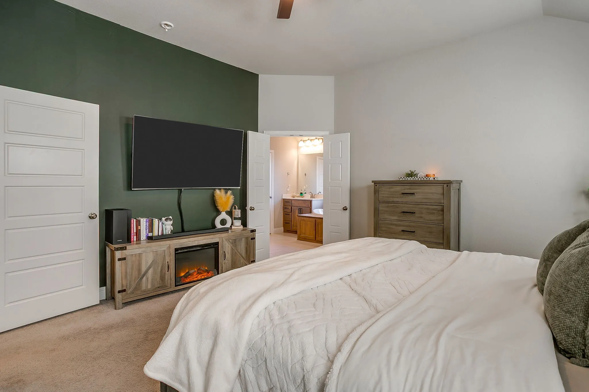 Single Family Residence For Sale in Johnson County , 709 Waterford Way, Joshua, Texas 76058, 3 Bedroom, 2 Bathroom, 2 Garage spaces, 1,980 Sqft, built in 2019, mls#21210793, Real Estate Agent in Joshua, Homes For Sale in Johnson county, Homes For Sale in Joshua, Realtor in Joshua Texas, Real Estate Brokerage Independent Realty Texas, Luminita Cordes Realtor
