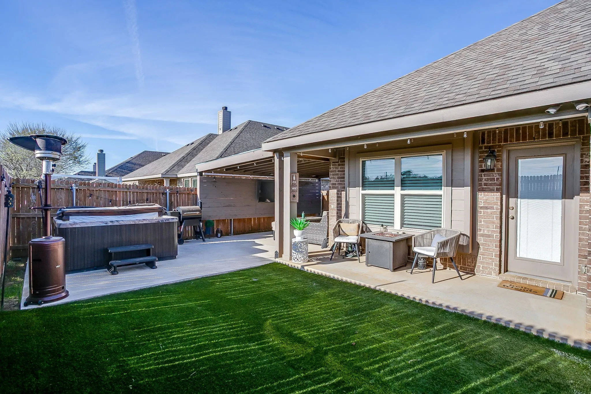 Single Family Residence For Sale in Johnson County , 709 Waterford Way, Joshua, Texas 76058, 3 Bedroom, 2 Bathroom, 2 Garage spaces, 1,980 Sqft, built in 2019, mls#21210793, Real Estate Agent in Joshua, Homes For Sale in Johnson county, Homes For Sale in Joshua, Realtor in Joshua Texas, Real Estate Brokerage Independent Realty Texas, Luminita Cordes Realtor