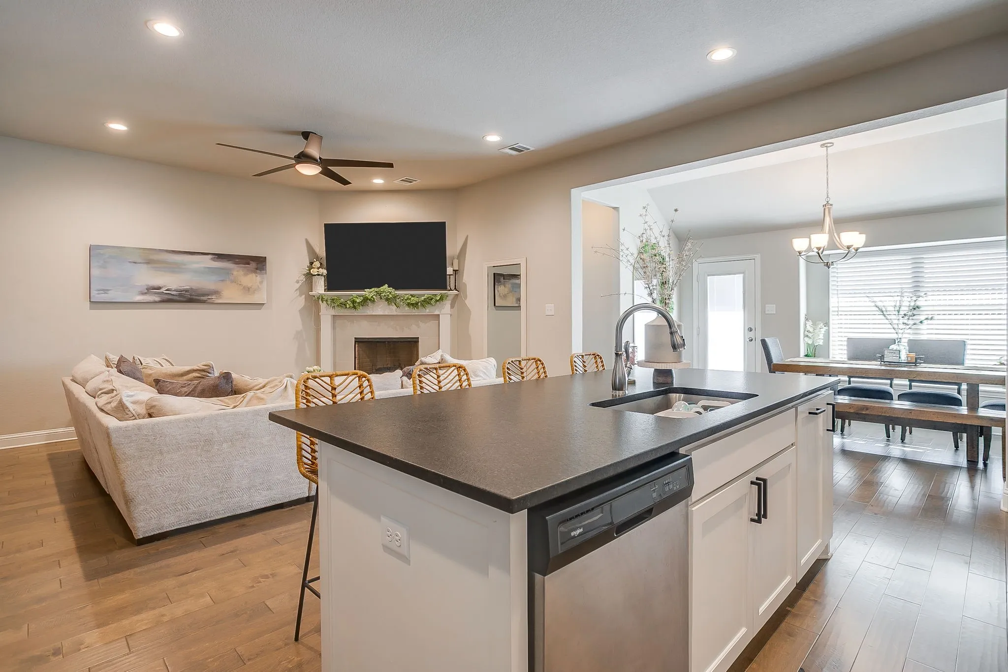 Single Family Residence For Sale in Johnson County , 709 Waterford Way, Joshua, Texas 76058, 3 Bedroom, 2 Bathroom, 2 Garage spaces, 1,980 Sqft, built in 2019, mls#21210793, Real Estate Agent in Joshua, Homes For Sale in Johnson county, Homes For Sale in Joshua, Realtor in Joshua Texas, Real Estate Brokerage Independent Realty Texas, Luminita Cordes Realtor