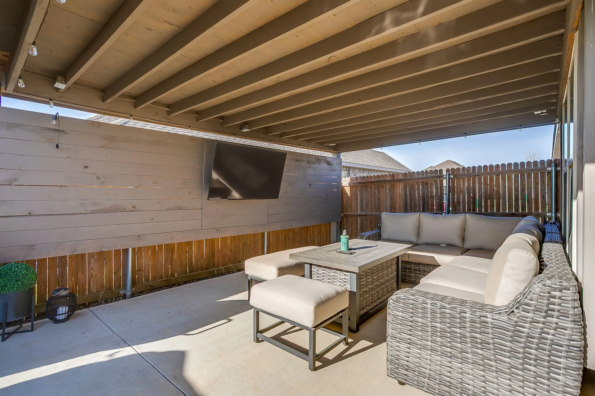 Single Family Residence For Sale in Johnson County , 709 Waterford Way, Joshua, Texas 76058, 3 Bedroom, 2 Bathroom, 2 Garage spaces, 1,980 Sqft, built in 2019, mls#21210793, Real Estate Agent in Joshua, Homes For Sale in Johnson county, Homes For Sale in Joshua, Realtor in Joshua Texas, Real Estate Brokerage Independent Realty Texas, Luminita Cordes Realtor