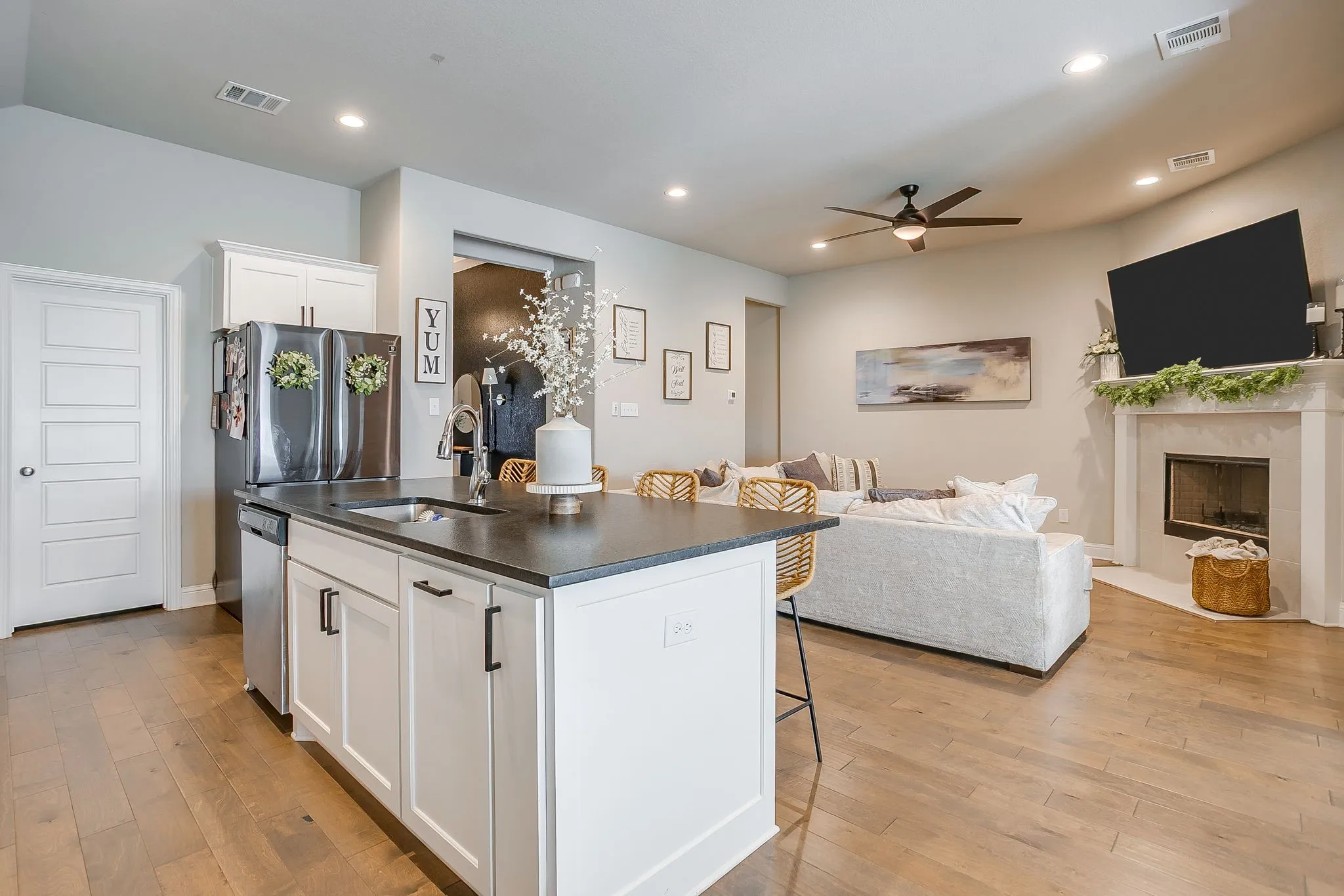 Single Family Residence For Sale in Johnson County , 709 Waterford Way, Joshua, Texas 76058, 3 Bedroom, 2 Bathroom, 2 Garage spaces, 1,980 Sqft, built in 2019, mls#21210793, Real Estate Agent in Joshua, Homes For Sale in Johnson county, Homes For Sale in Joshua, Realtor in Joshua Texas, Real Estate Brokerage Independent Realty Texas, Luminita Cordes Realtor