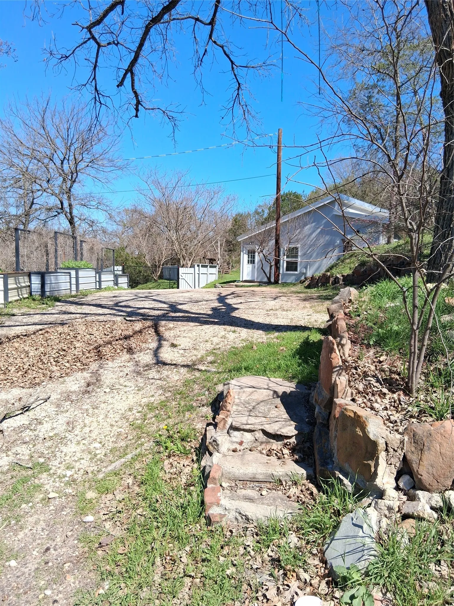 Single Family Residence For Sale in Hood County , 2807 Comanche Trail, Weatherford, Texas 76087, 3 Bedroom, 3 Bathroom, Garage spaces, 1,710 Sqft, built in 2010, mls#21210764, Real Estate Agent in Weatherford, Homes For Sale in Hood county, Homes For Sale in Weatherford, Realtor in Weatherford Texas, Real Estate Brokerage Independent Realty Texas, Luminita Cordes Realtor