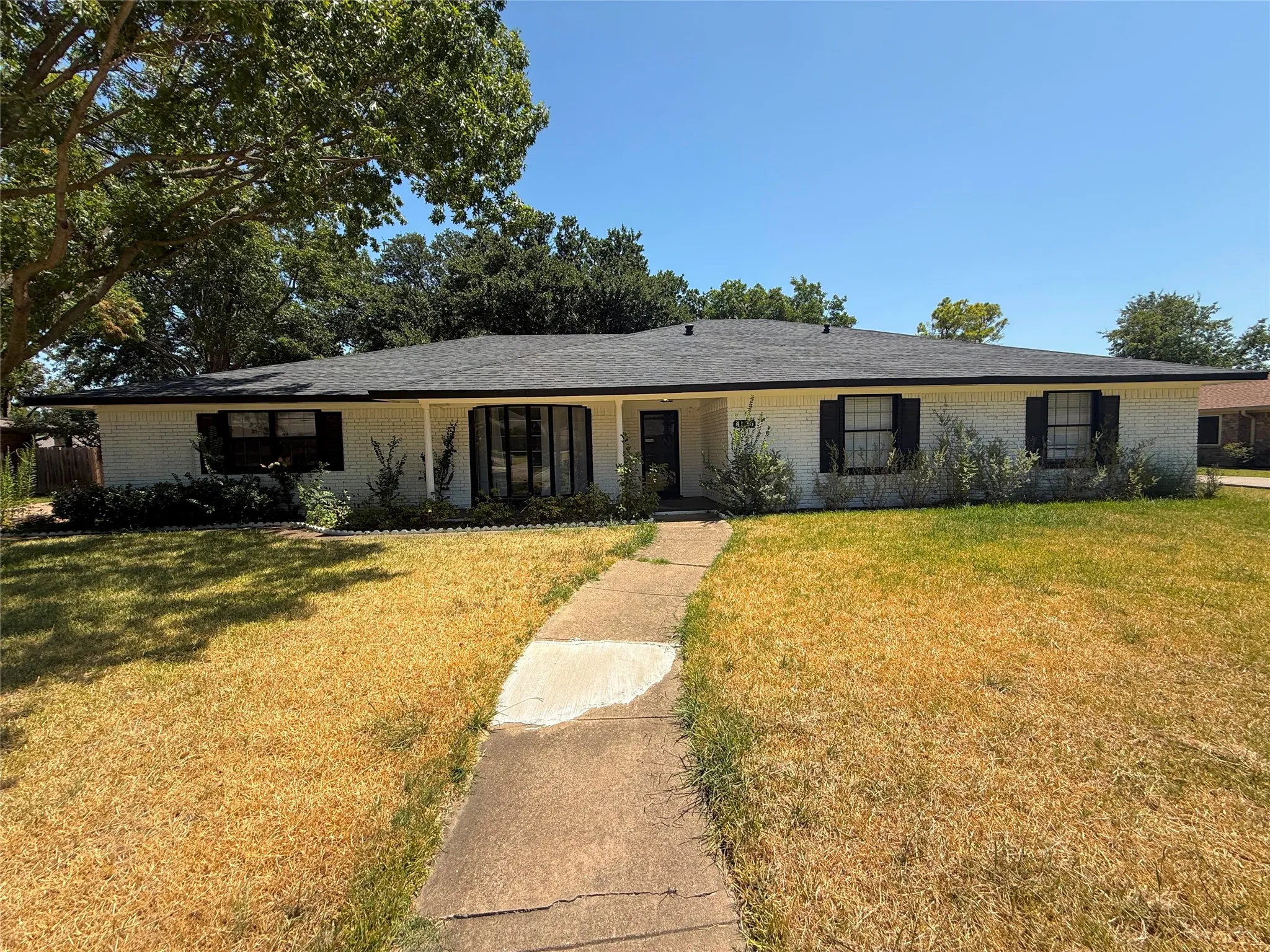 Single Family Residence For Rent in Dallas County , 4126 Kazak Street, Garland, Texas 75041, 4 Bedroom, 3 Bathroom, 2 Garage spaces, 2,422 Sqft, built in 1974, mls#21210848, Real Estate Agent in Garland, Homes For Rent in Dallas county, Homes For Rent in Garland, Realtor in Garland Texas, Real Estate Brokerage Independent Realty Texas, Luminita Cordes Realtor