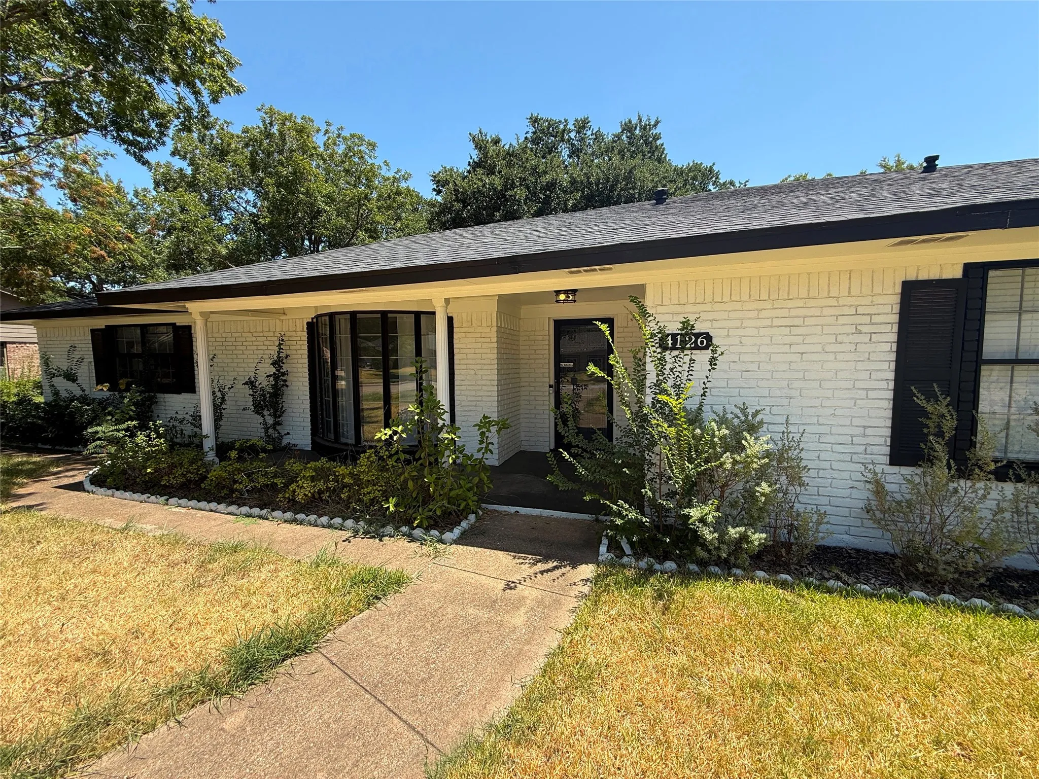 Single Family Residence For Rent in Dallas County , 4126 Kazak Street, Garland, Texas 75041, 4 Bedroom, 3 Bathroom, 2 Garage spaces, 2,422 Sqft, built in 1974, mls#21210848, Real Estate Agent in Garland, Homes For Rent in Dallas county, Homes For Rent in Garland, Realtor in Garland Texas, Real Estate Brokerage Independent Realty Texas, Luminita Cordes Realtor