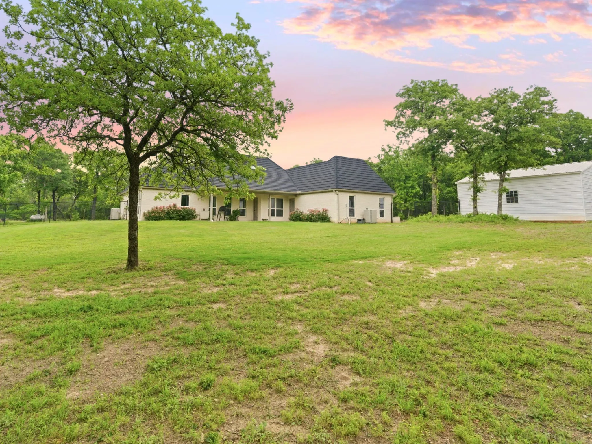 Single Family Residence For Sale in Parker County , 1659 Zion Hill Loop, Weatherford, Texas 76088, 4 Bedroom, 4 Bathroom, 2 Garage spaces, 3,258 Sqft, built in 2018, Preowned, mls#21210632, Real Estate Agent in Weatherford, Homes For Sale in Parker county, Homes For Sale in Weatherford, Realtor in Weatherford Texas, Real Estate Brokerage Independent Realty Texas, Luminita Cordes Realtor
