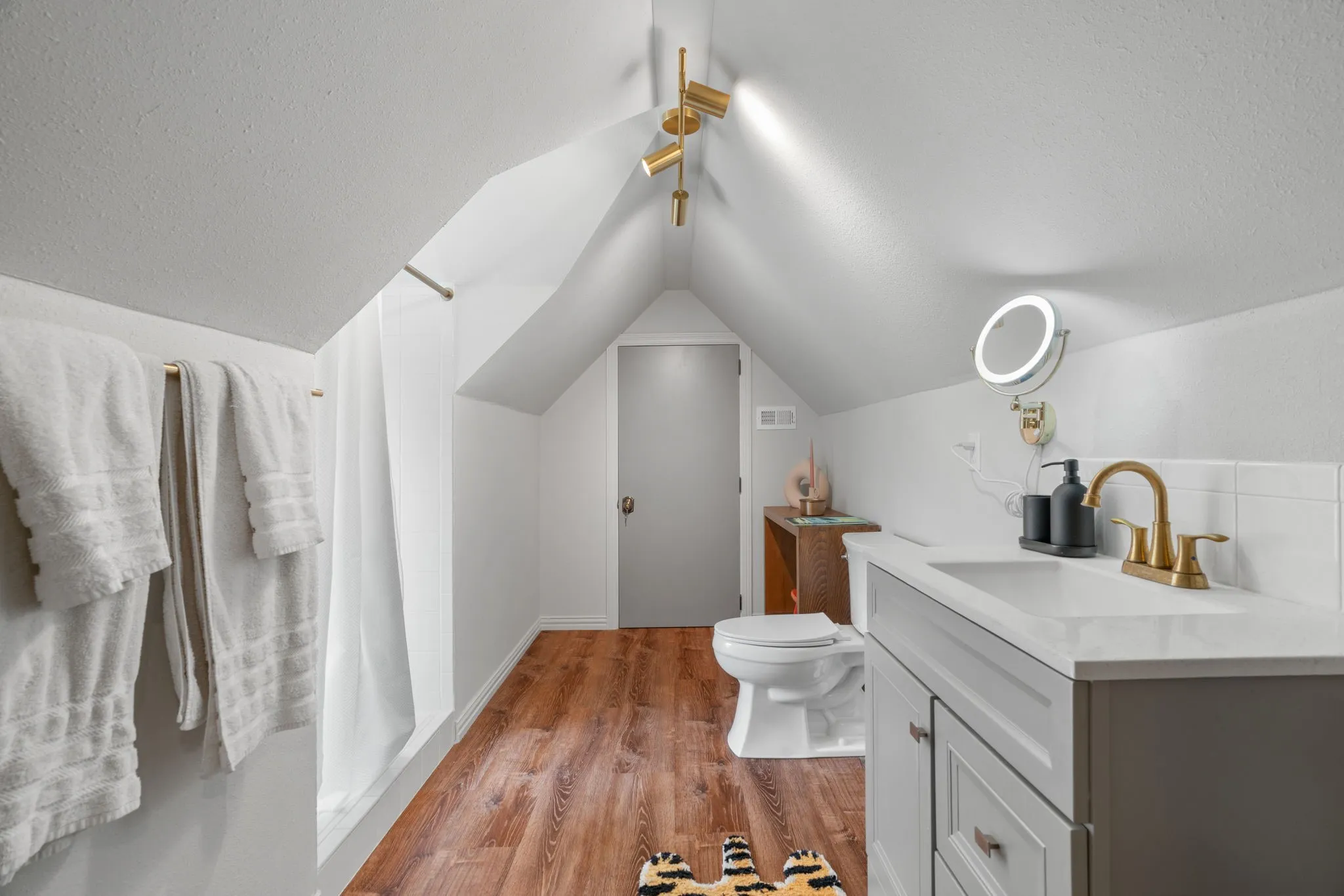 Single Family Residence For Sale in Parker County , 1659 Zion Hill Loop, Weatherford, Texas 76088, 4 Bedroom, 4 Bathroom, 2 Garage spaces, 3,258 Sqft, built in 2018, Preowned, mls#21210632, Real Estate Agent in Weatherford, Homes For Sale in Parker county, Homes For Sale in Weatherford, Realtor in Weatherford Texas, Real Estate Brokerage Independent Realty Texas, Luminita Cordes Realtor