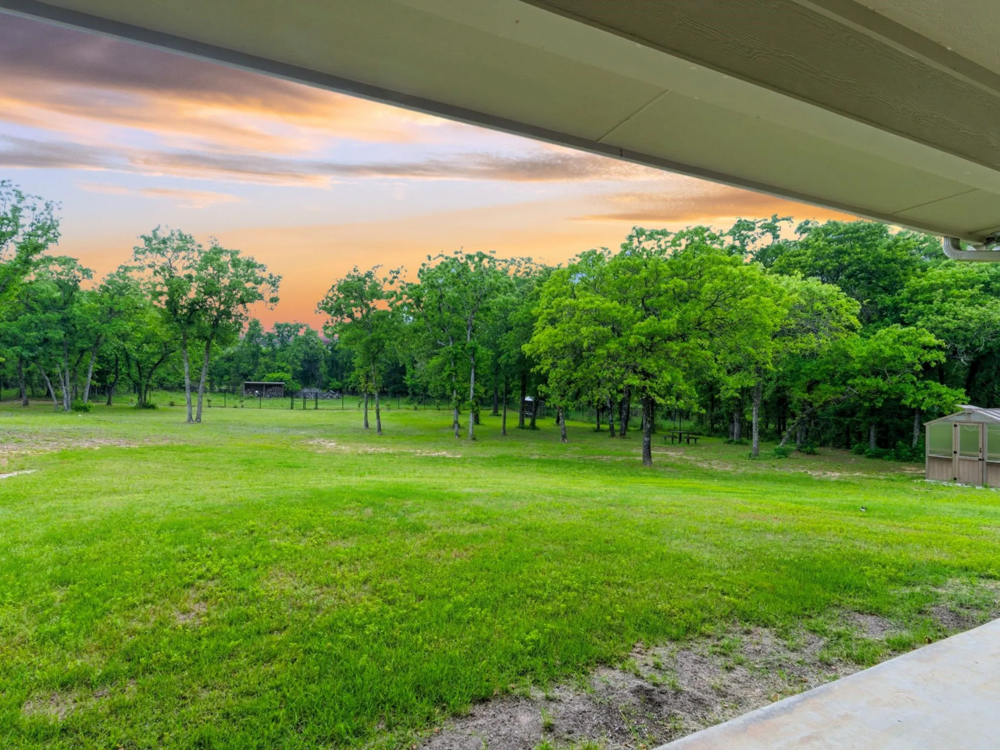 Single Family Residence For Sale in Parker County , 1659 Zion Hill Loop, Weatherford, Texas 76088, 4 Bedroom, 4 Bathroom, 2 Garage spaces, 3,258 Sqft, built in 2018, Preowned, mls#21210632, Real Estate Agent in Weatherford, Homes For Sale in Parker county, Homes For Sale in Weatherford, Realtor in Weatherford Texas, Real Estate Brokerage Independent Realty Texas, Luminita Cordes Realtor
