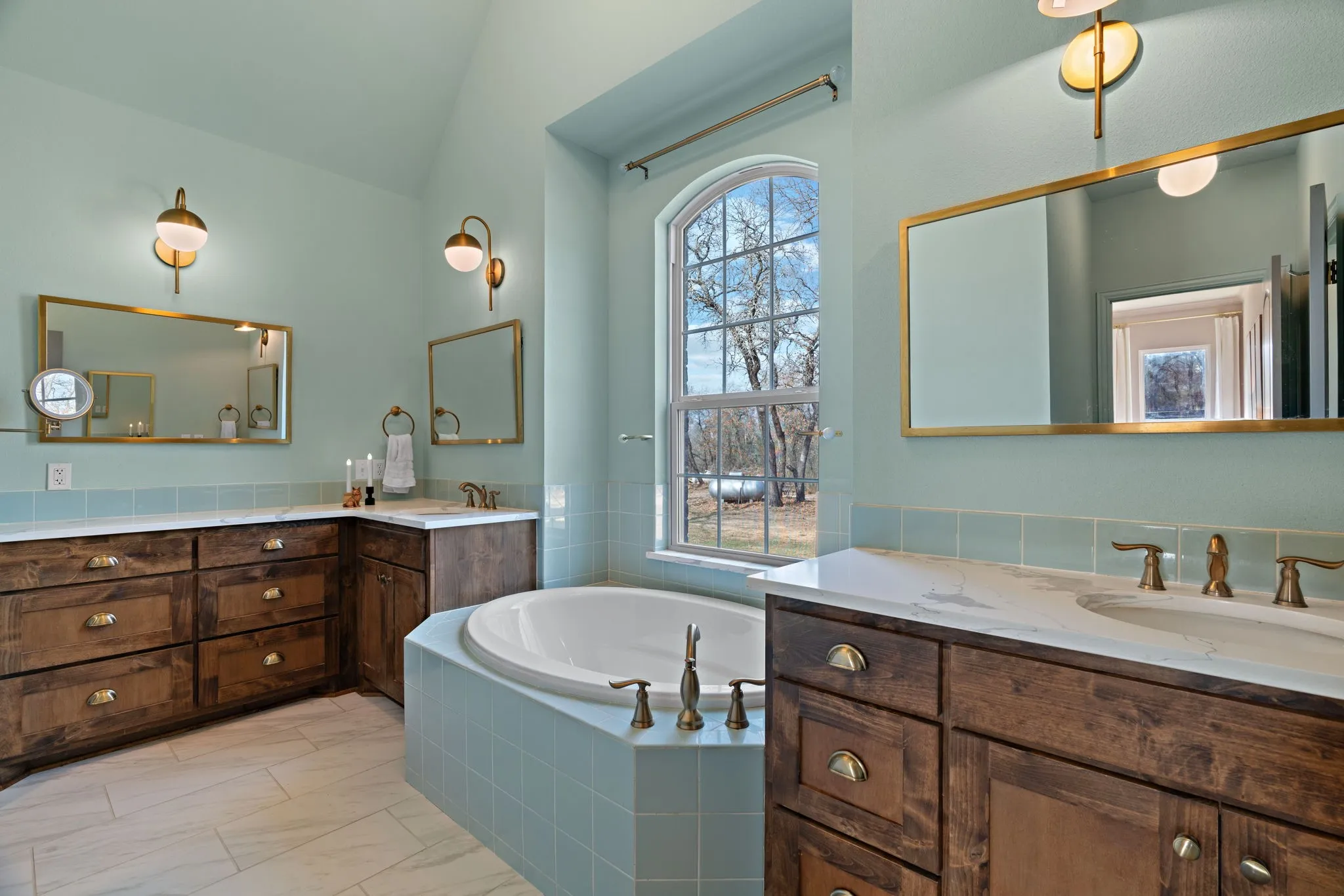 Single Family Residence For Sale in Parker County , 1659 Zion Hill Loop, Weatherford, Texas 76088, 4 Bedroom, 4 Bathroom, 2 Garage spaces, 3,258 Sqft, built in 2018, Preowned, mls#21210632, Real Estate Agent in Weatherford, Homes For Sale in Parker county, Homes For Sale in Weatherford, Realtor in Weatherford Texas, Real Estate Brokerage Independent Realty Texas, Luminita Cordes Realtor