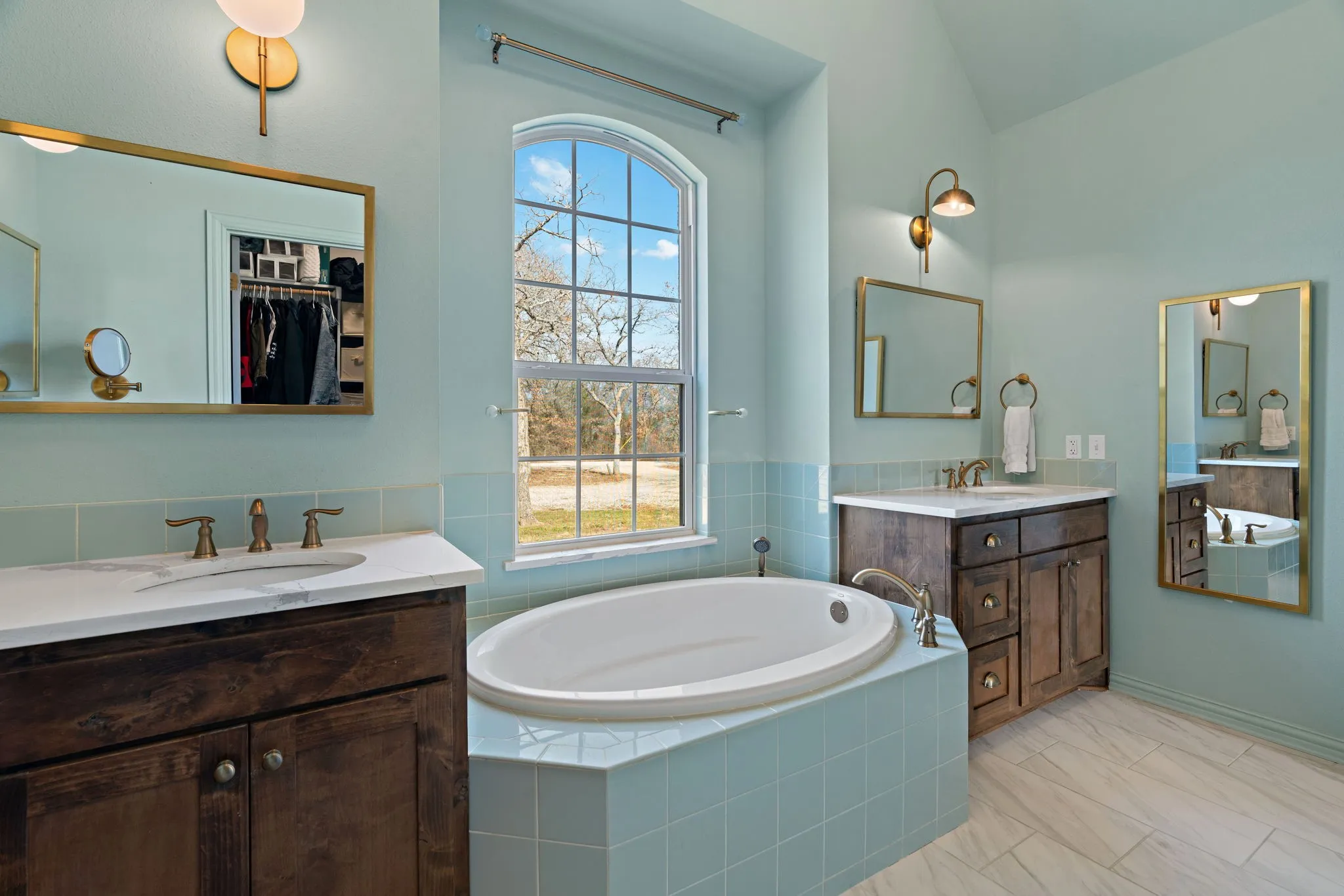 Single Family Residence For Sale in Parker County , 1659 Zion Hill Loop, Weatherford, Texas 76088, 4 Bedroom, 4 Bathroom, 2 Garage spaces, 3,258 Sqft, built in 2018, Preowned, mls#21210632, Real Estate Agent in Weatherford, Homes For Sale in Parker county, Homes For Sale in Weatherford, Realtor in Weatherford Texas, Real Estate Brokerage Independent Realty Texas, Luminita Cordes Realtor