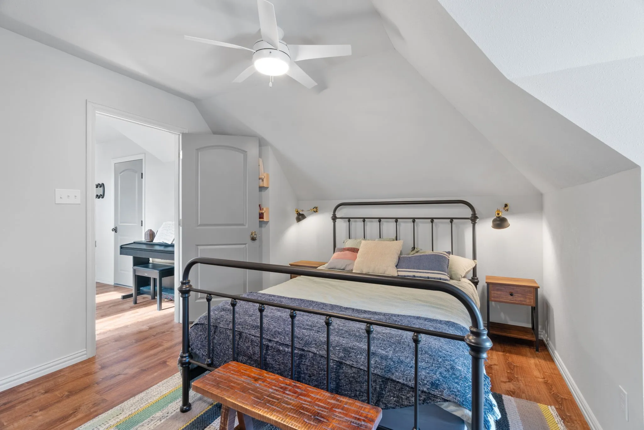 Single Family Residence For Sale in Parker County , 1659 Zion Hill Loop, Weatherford, Texas 76088, 4 Bedroom, 4 Bathroom, 2 Garage spaces, 3,258 Sqft, built in 2018, Preowned, mls#21210632, Real Estate Agent in Weatherford, Homes For Sale in Parker county, Homes For Sale in Weatherford, Realtor in Weatherford Texas, Real Estate Brokerage Independent Realty Texas, Luminita Cordes Realtor
