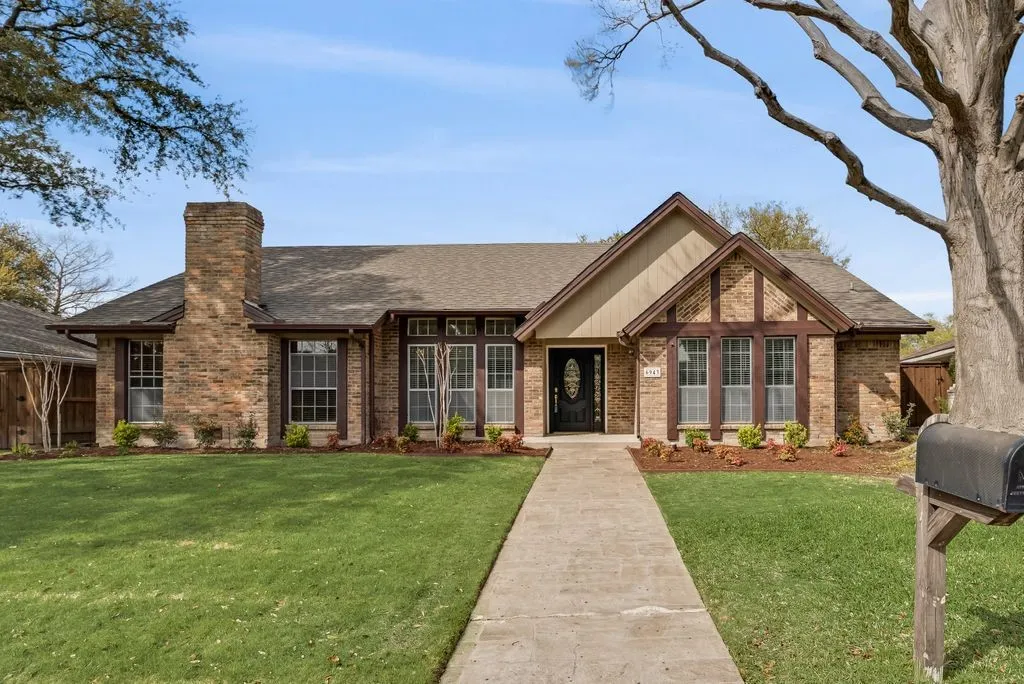 Single Family Residence For Rent in Dallas County , 6943 Mill Falls Drive, Dallas, Texas 75248, 3 Bedroom, 3 Bathroom, 2 Garage spaces, 1,951 Sqft, built in 1975, mls#21210870, Real Estate Agent in Dallas, Homes For Rent in Dallas county, Homes For Rent in Dallas, Realtor in Dallas Texas, Real Estate Brokerage Independent Realty Texas, Luminita Cordes Realtor