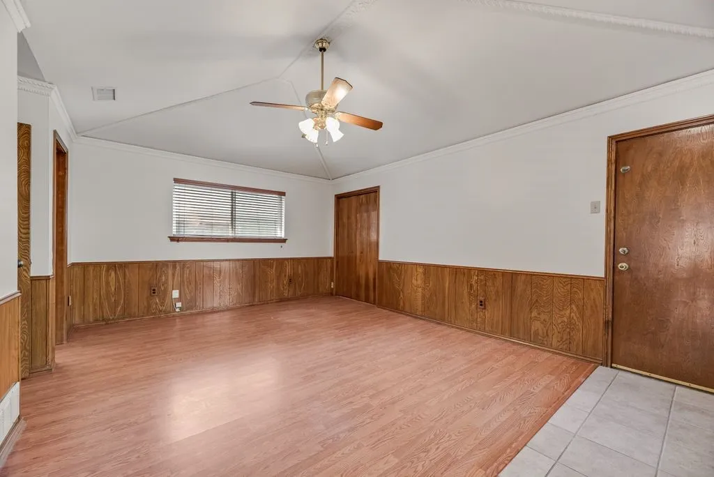 Single Family Residence For Rent in Dallas County , 6943 Mill Falls Drive, Dallas, Texas 75248, 3 Bedroom, 3 Bathroom, 2 Garage spaces, 1,951 Sqft, built in 1975, mls#21210870, Real Estate Agent in Dallas, Homes For Rent in Dallas county, Homes For Rent in Dallas, Realtor in Dallas Texas, Real Estate Brokerage Independent Realty Texas, Luminita Cordes Realtor
