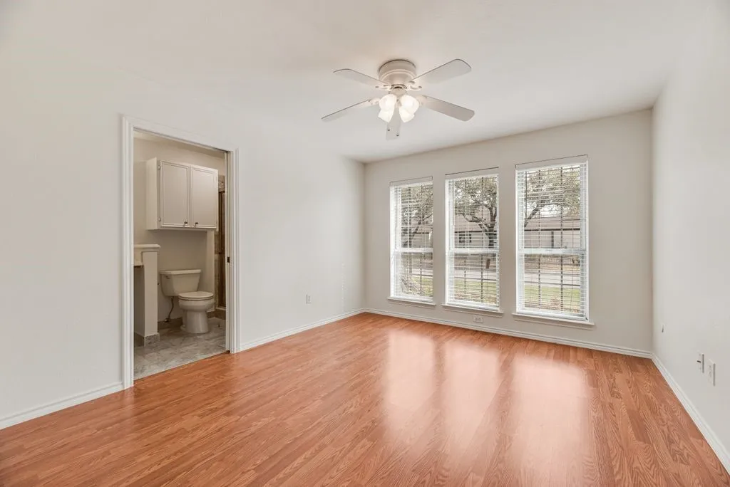Single Family Residence For Rent in Dallas County , 6943 Mill Falls Drive, Dallas, Texas 75248, 3 Bedroom, 3 Bathroom, 2 Garage spaces, 1,951 Sqft, built in 1975, mls#21210870, Real Estate Agent in Dallas, Homes For Rent in Dallas county, Homes For Rent in Dallas, Realtor in Dallas Texas, Real Estate Brokerage Independent Realty Texas, Luminita Cordes Realtor