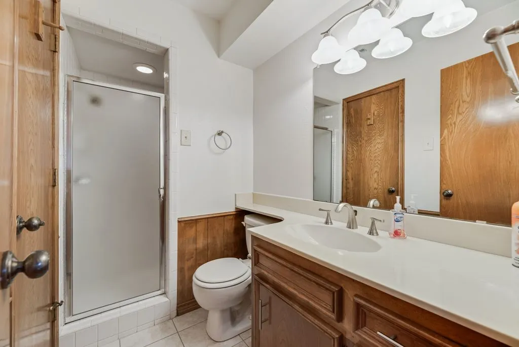 Single Family Residence For Rent in Dallas County , 6943 Mill Falls Drive, Dallas, Texas 75248, 3 Bedroom, 3 Bathroom, 2 Garage spaces, 1,951 Sqft, built in 1975, mls#21210870, Real Estate Agent in Dallas, Homes For Rent in Dallas county, Homes For Rent in Dallas, Realtor in Dallas Texas, Real Estate Brokerage Independent Realty Texas, Luminita Cordes Realtor