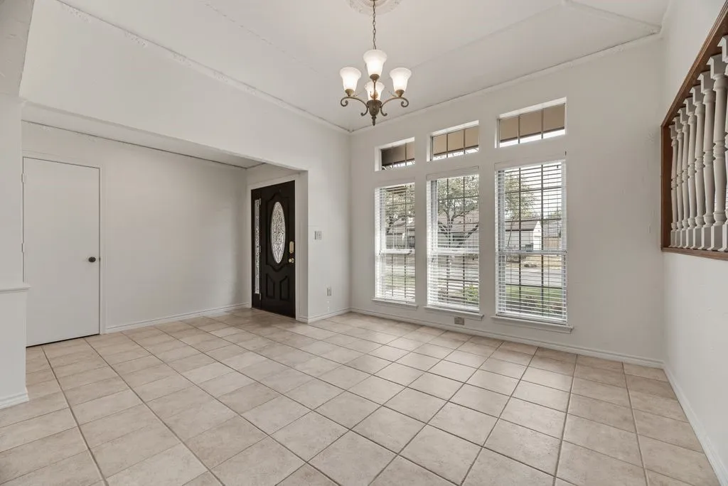 Single Family Residence For Rent in Dallas County , 6943 Mill Falls Drive, Dallas, Texas 75248, 3 Bedroom, 3 Bathroom, 2 Garage spaces, 1,951 Sqft, built in 1975, mls#21210870, Real Estate Agent in Dallas, Homes For Rent in Dallas county, Homes For Rent in Dallas, Realtor in Dallas Texas, Real Estate Brokerage Independent Realty Texas, Luminita Cordes Realtor