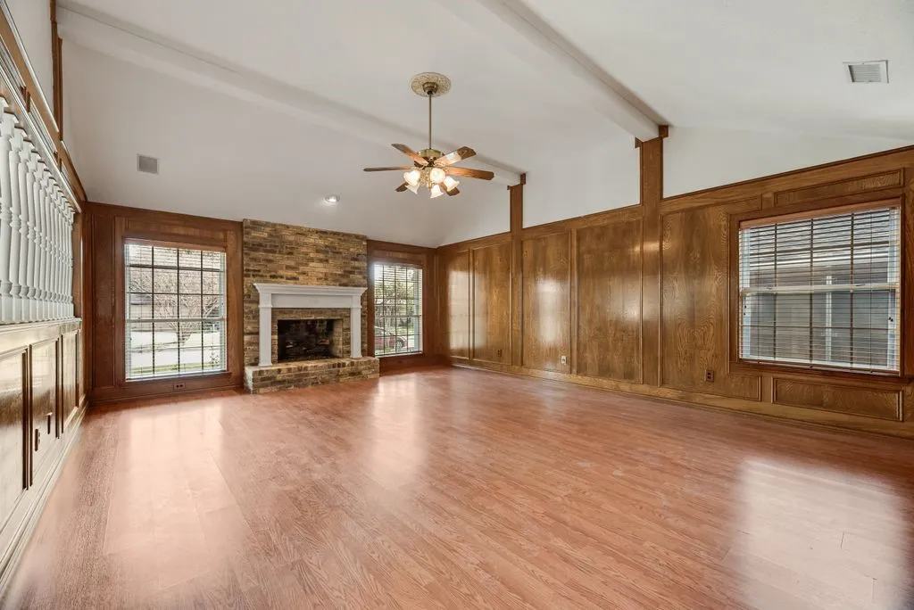 Single Family Residence For Rent in Dallas County , 6943 Mill Falls Drive, Dallas, Texas 75248, 3 Bedroom, 3 Bathroom, 2 Garage spaces, 1,951 Sqft, built in 1975, mls#21210870, Real Estate Agent in Dallas, Homes For Rent in Dallas county, Homes For Rent in Dallas, Realtor in Dallas Texas, Real Estate Brokerage Independent Realty Texas, Luminita Cordes Realtor